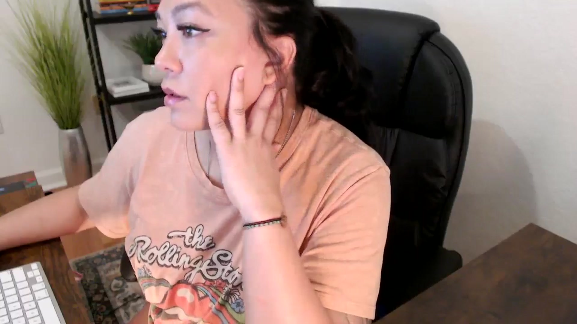 Gallery image thumbnail from MickaylaStar's myfreecams stream on, 01/21/2025, 18:01 image 5 of 20