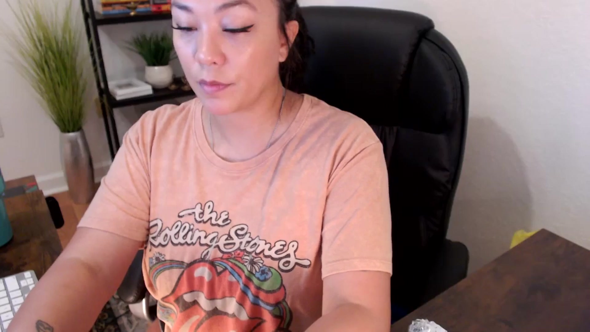 Gallery image thumbnail from MickaylaStar's myfreecams stream on, 01/21/2025, 18:01 image 13 of 20