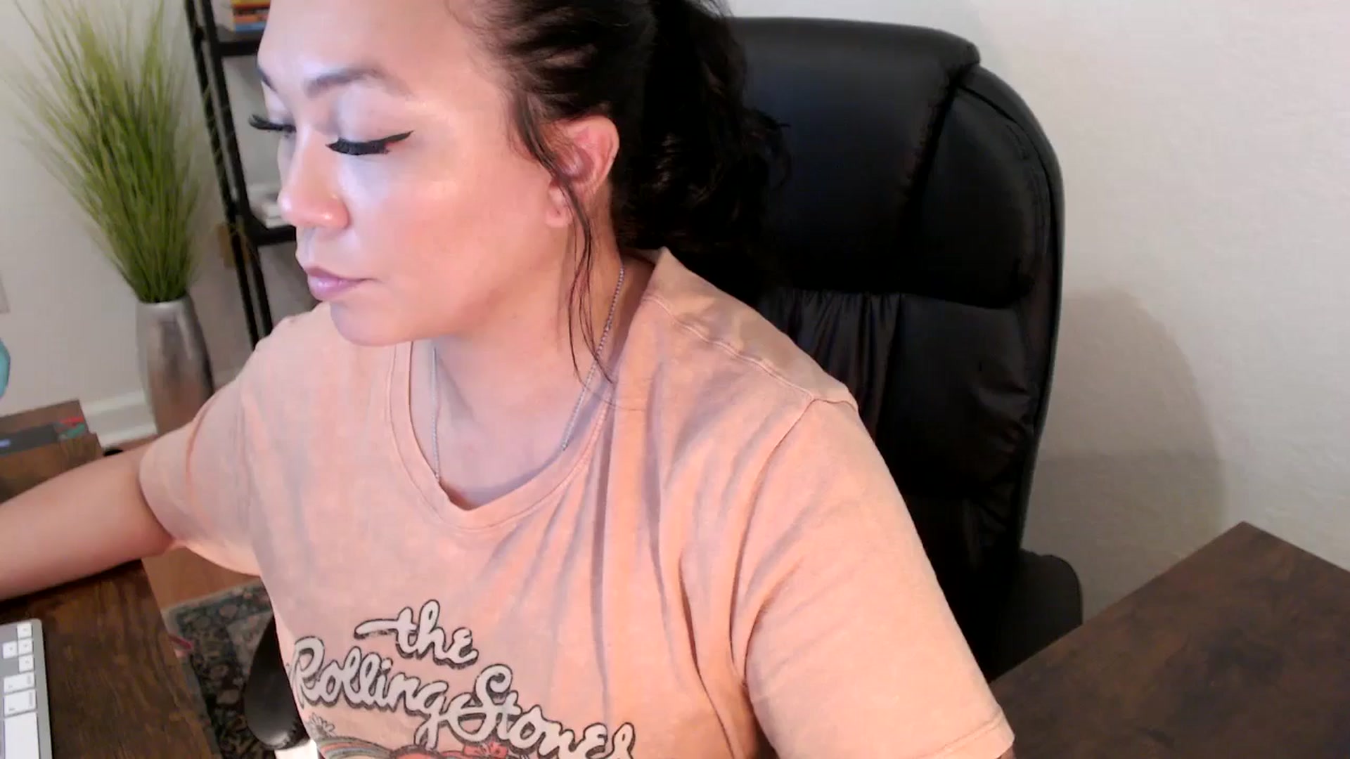 Gallery image thumbnail from MickaylaStar's myfreecams stream on, 01/21/2025, 20:02 image 14 of 20