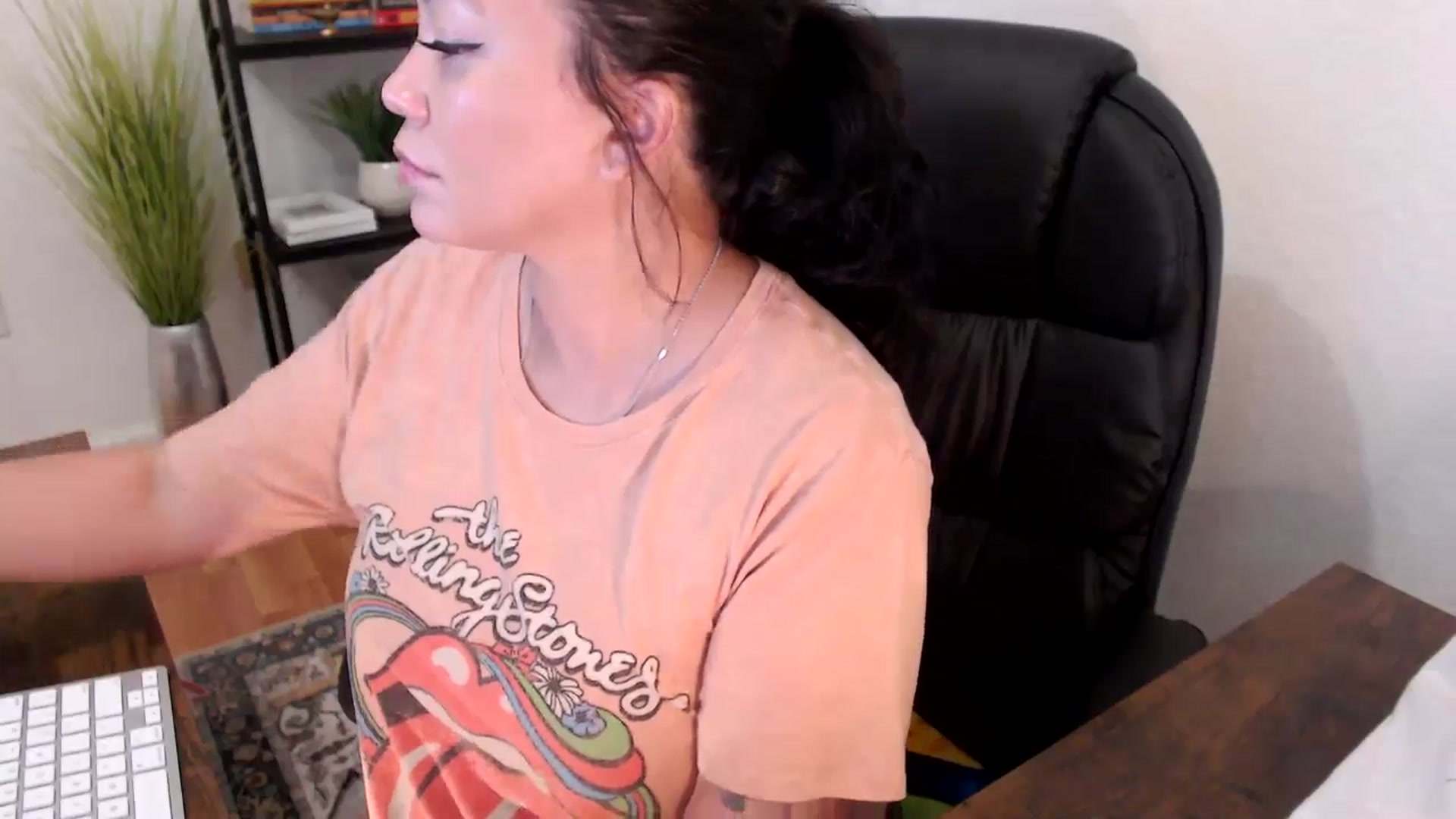 Gallery image thumbnail from MickaylaStar's myfreecams stream on, 01/21/2025, 21:18 image 5 of 20