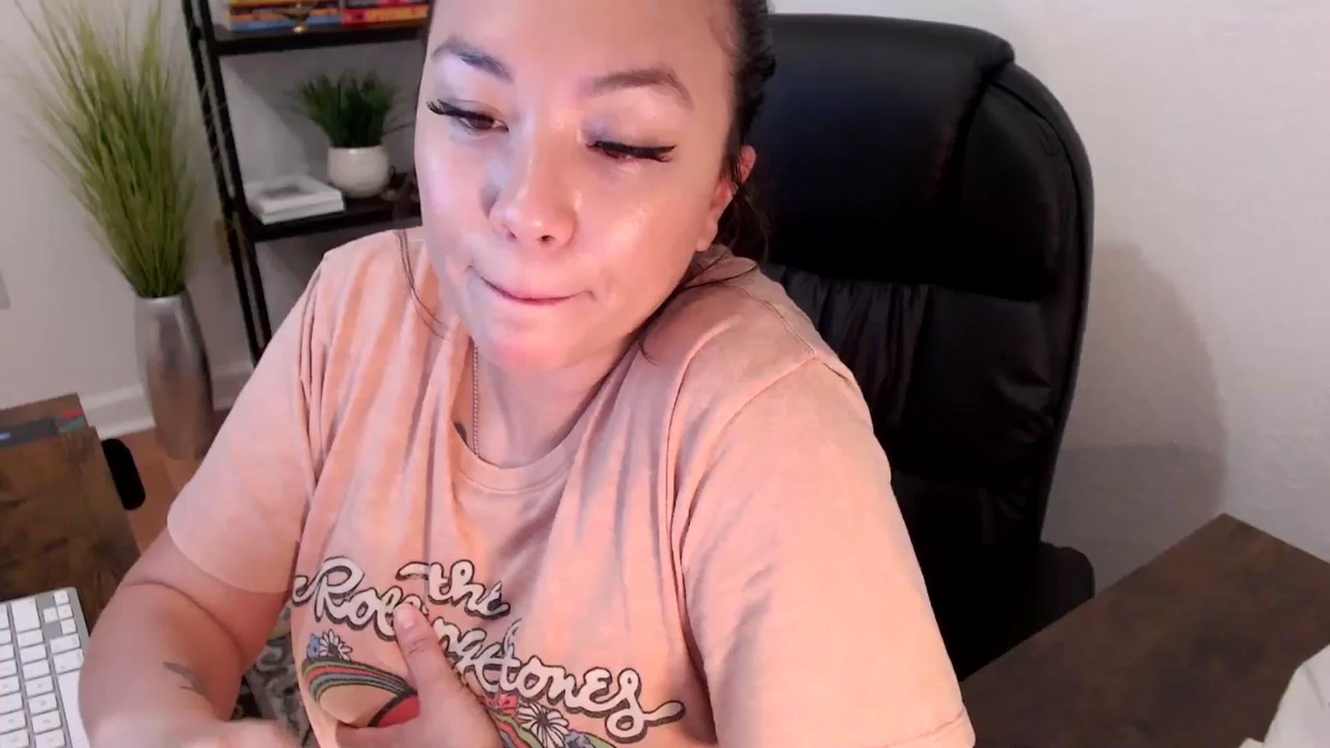 Gallery image thumbnail from MickaylaStar's myfreecams stream on, 01/21/2025, 21:18 image 3 of 20