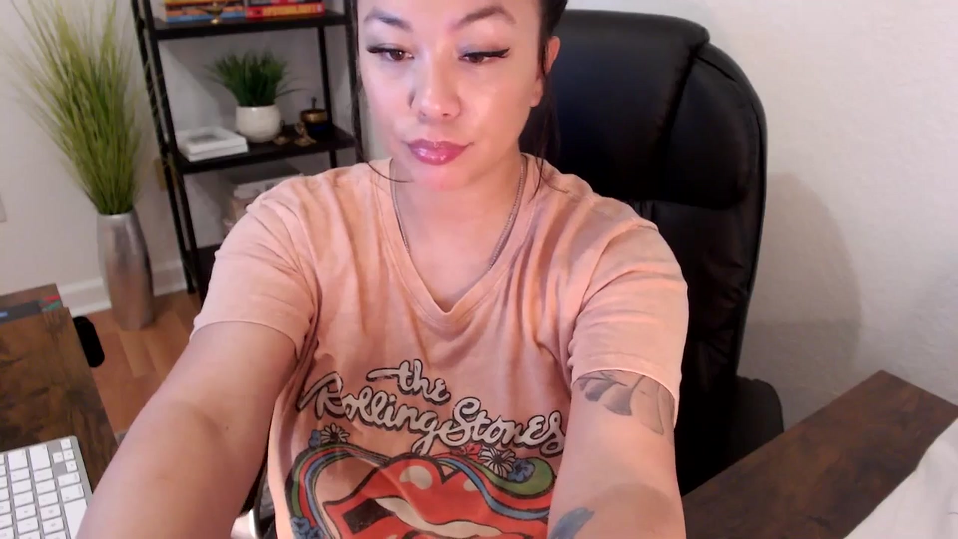 Gallery image thumbnail from MickaylaStar's myfreecams stream on, 01/21/2025, 21:18 image 10 of 20