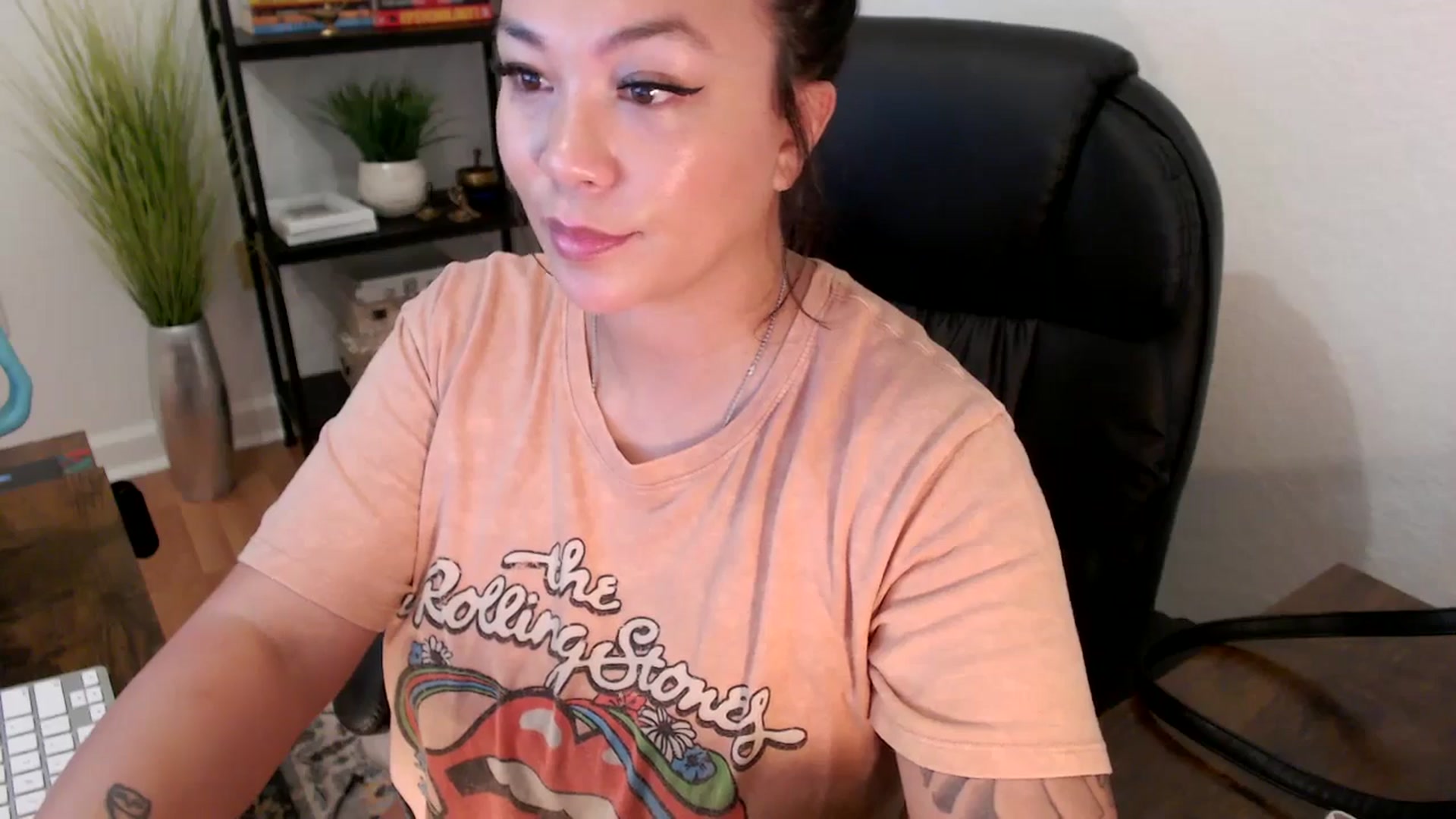 Gallery image thumbnail from MickaylaStar's myfreecams stream on, 01/21/2025, 21:18 image 16 of 20