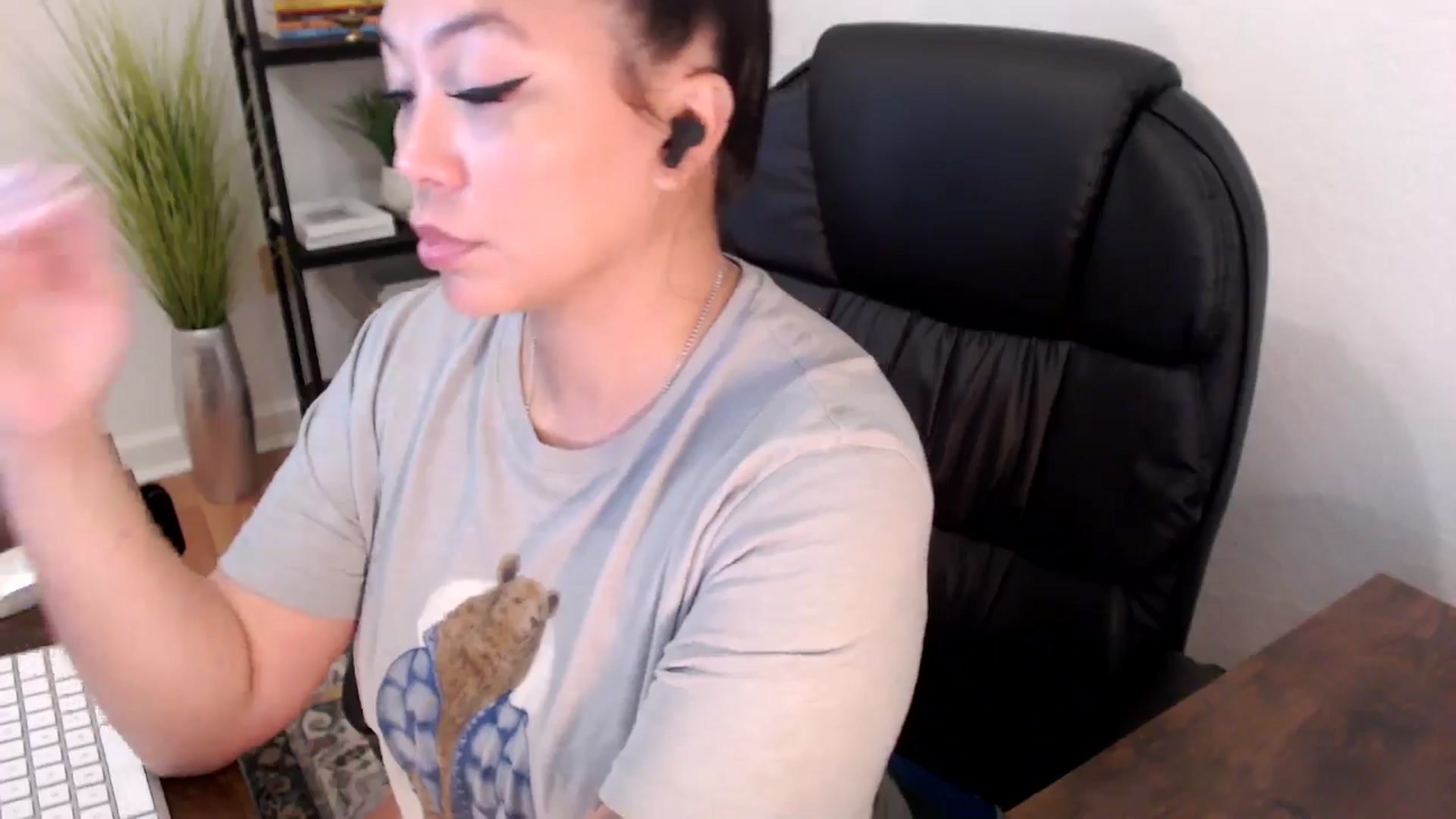 Gallery image thumbnail from MickaylaStar's myfreecams stream on, 01/22/2025, 17:03 image 3 of 20