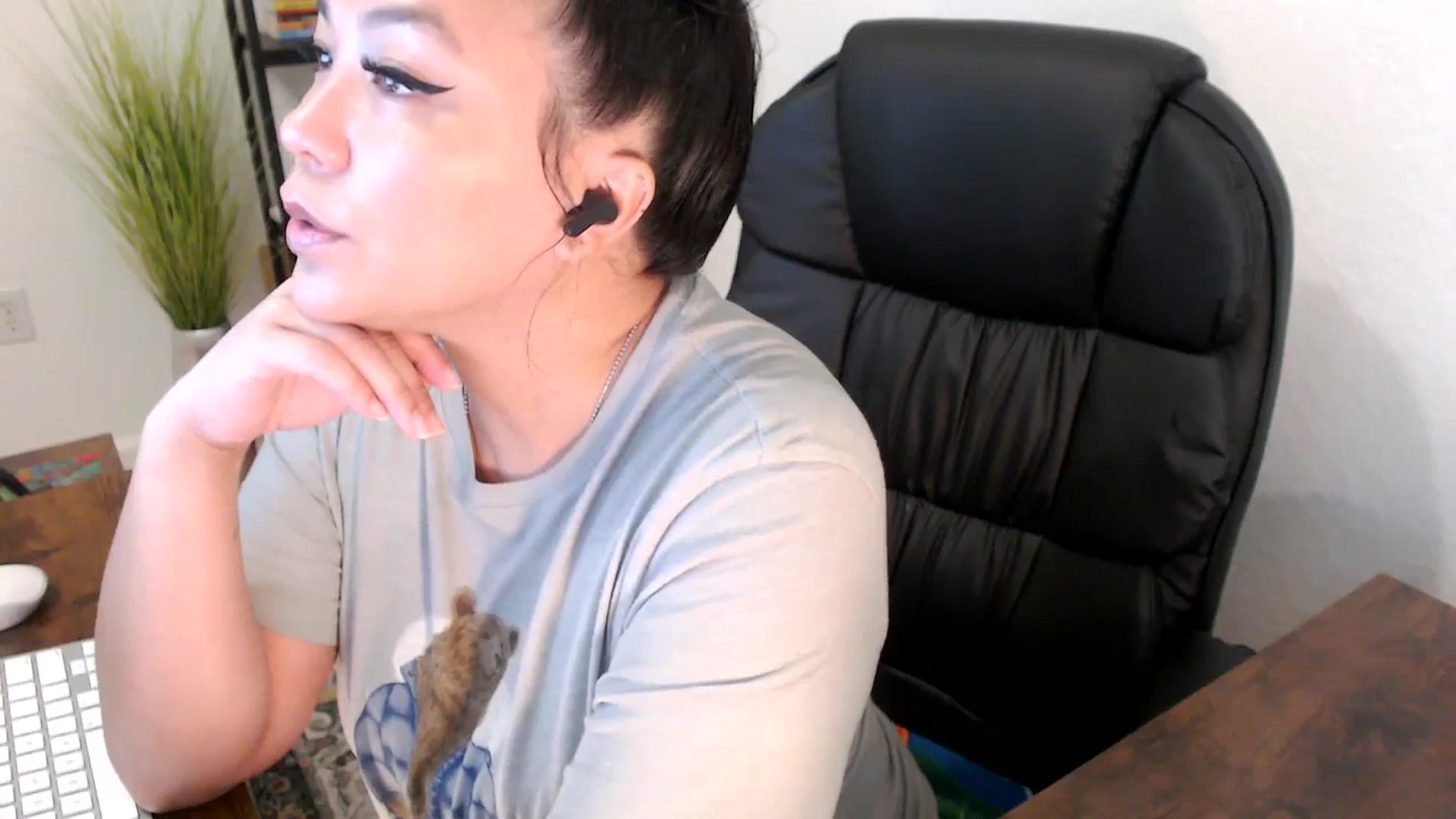 Gallery image thumbnail from MickaylaStar's myfreecams stream on, 01/22/2025, 17:03 image 6 of 20
