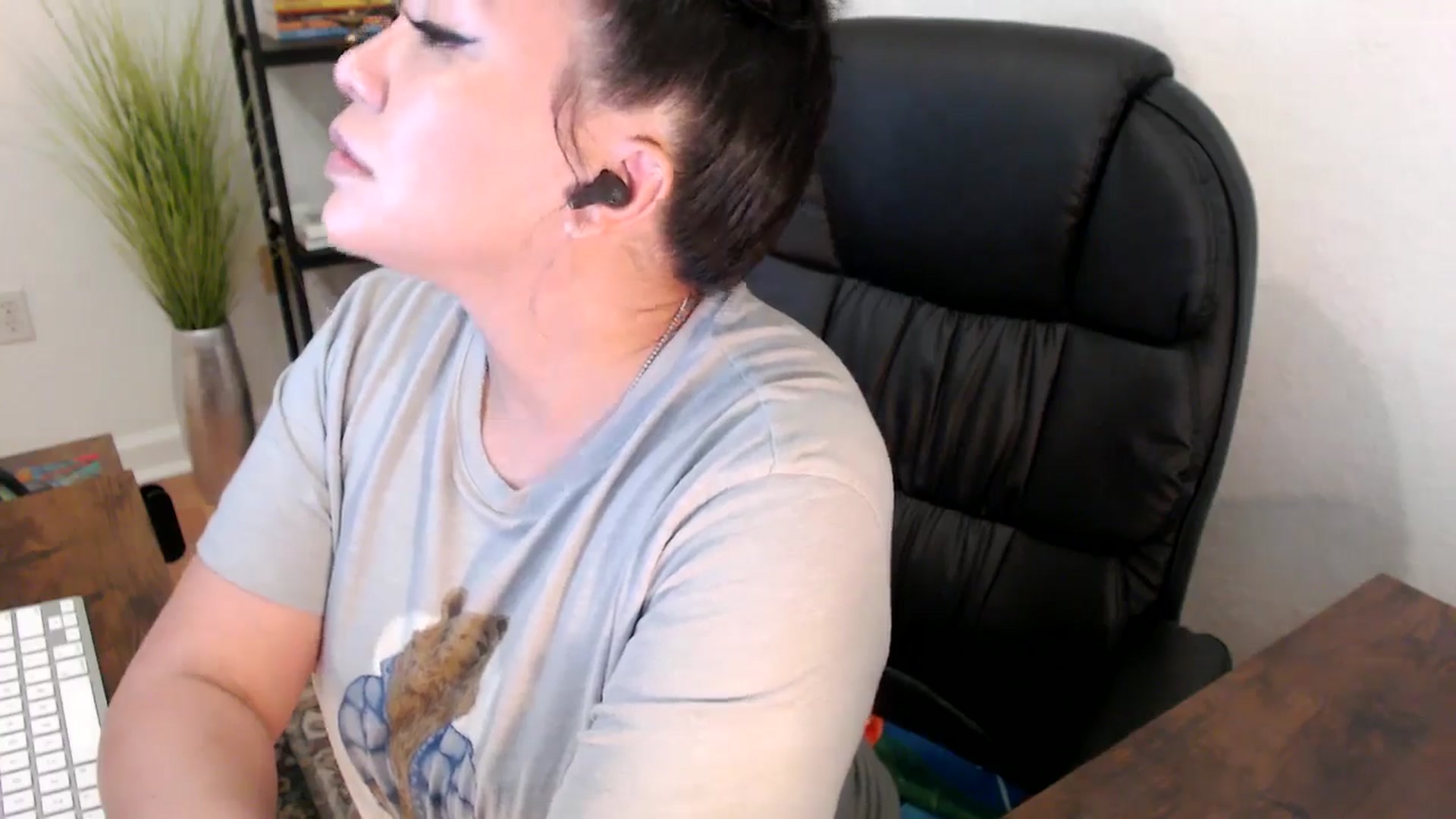 Gallery image thumbnail from MickaylaStar's myfreecams stream on, 01/22/2025, 17:03 image 15 of 20