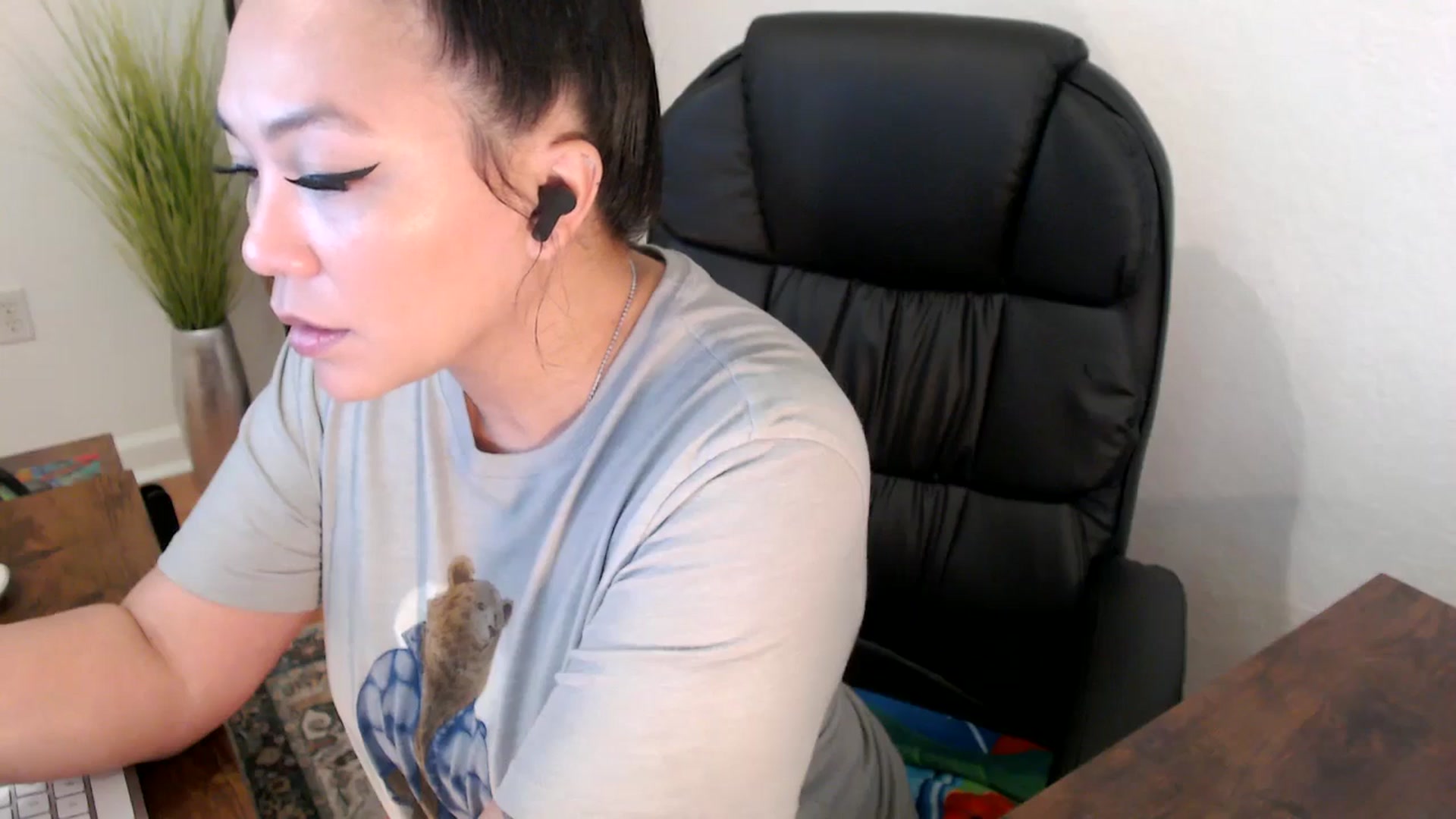 Gallery image thumbnail from MickaylaStar's myfreecams stream on, 01/22/2025, 17:03 image 7 of 20