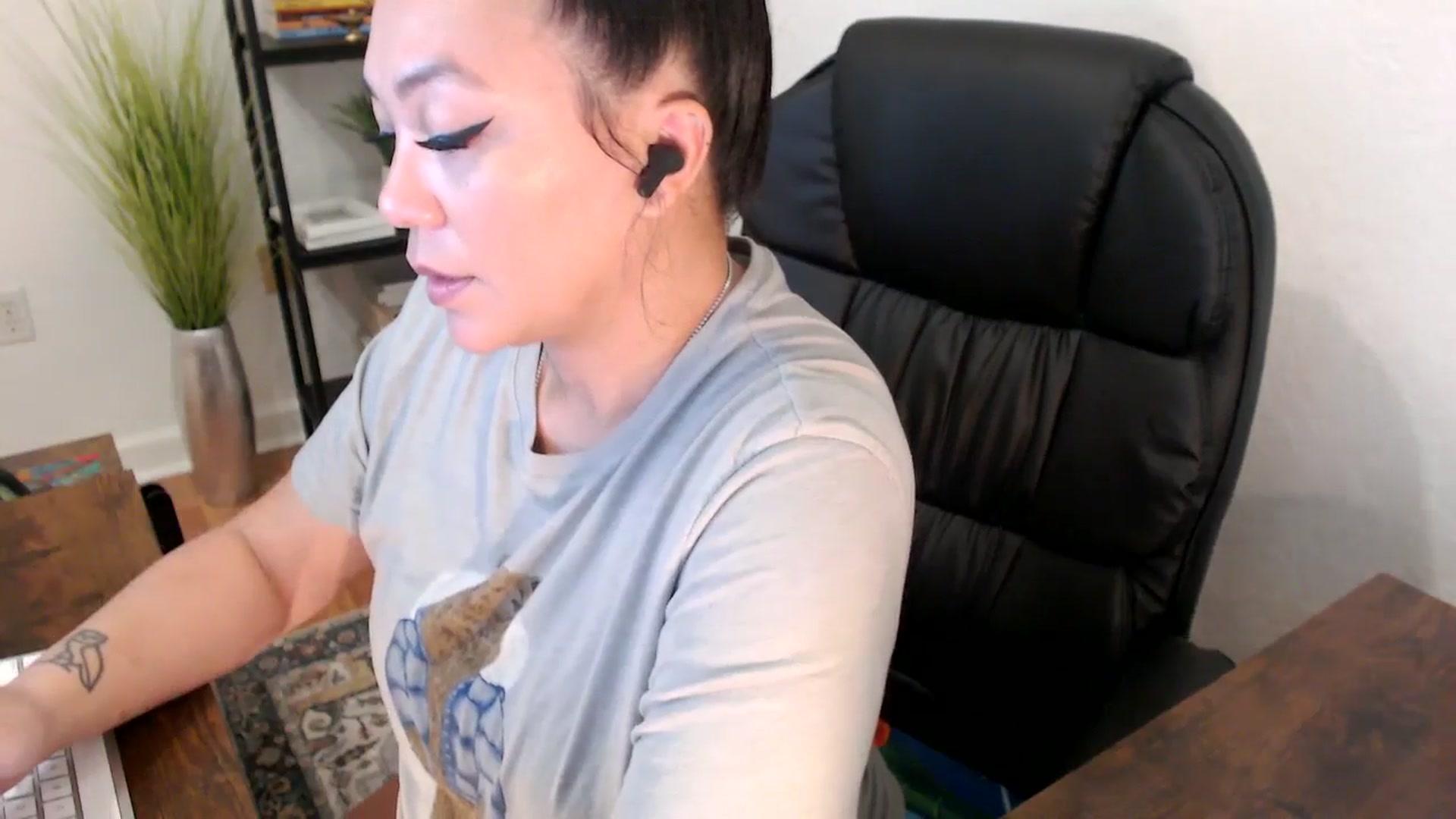 Gallery image thumbnail from MickaylaStar's myfreecams stream on, 01/22/2025, 17:03 image 13 of 20