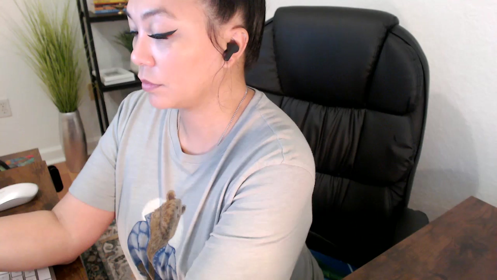 Gallery image thumbnail from MickaylaStar's myfreecams stream on, 01/22/2025, 17:03 image 4 of 20
