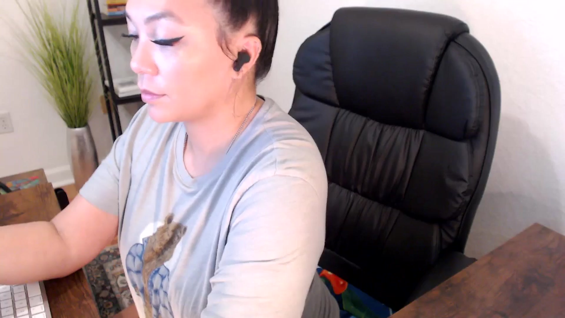 Gallery image thumbnail from MickaylaStar's myfreecams stream on, 01/22/2025, 17:03 image 16 of 20
