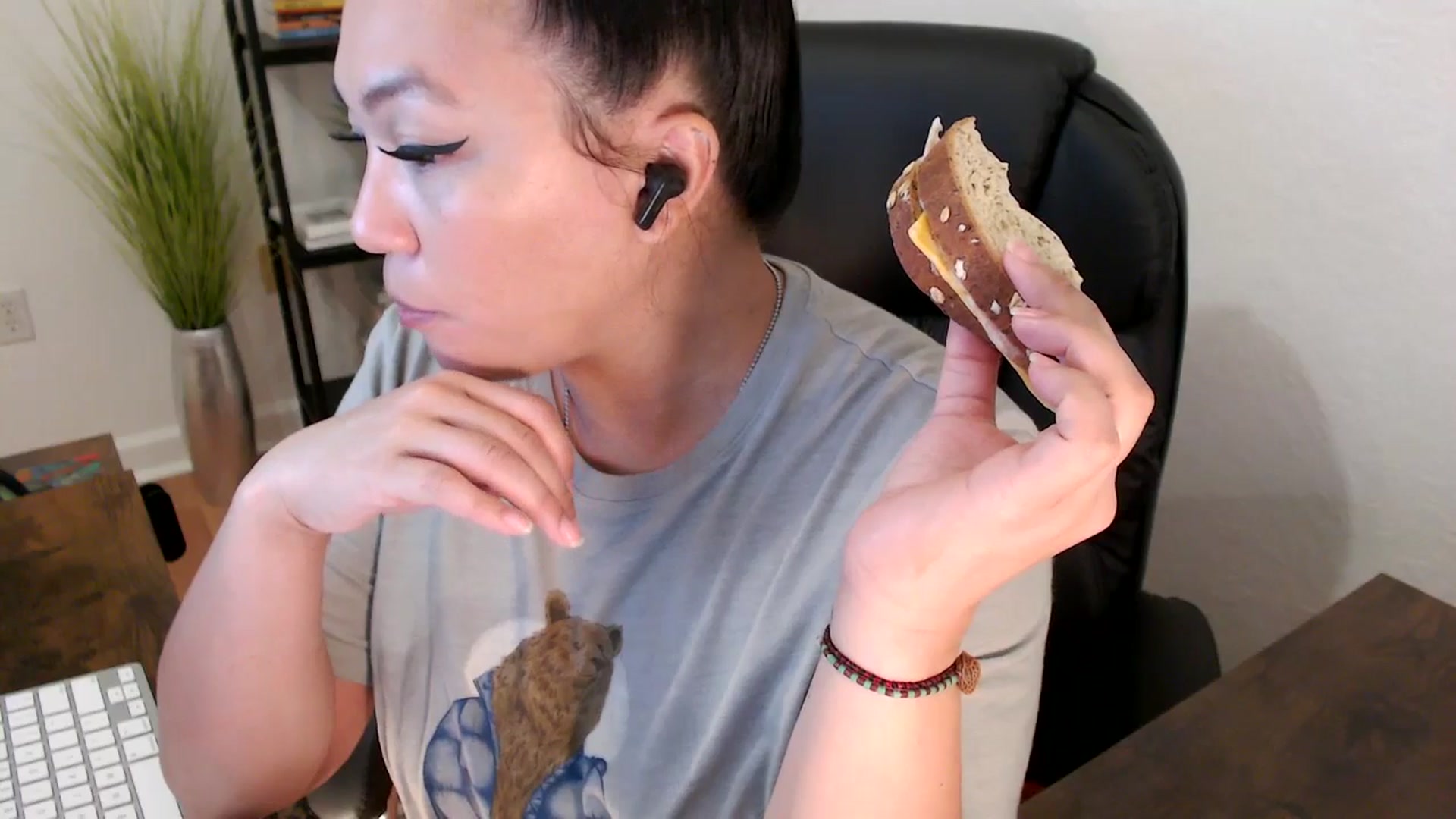 Gallery image thumbnail from MickaylaStar's myfreecams stream on, 01/22/2025, 17:30 image 17 of 20