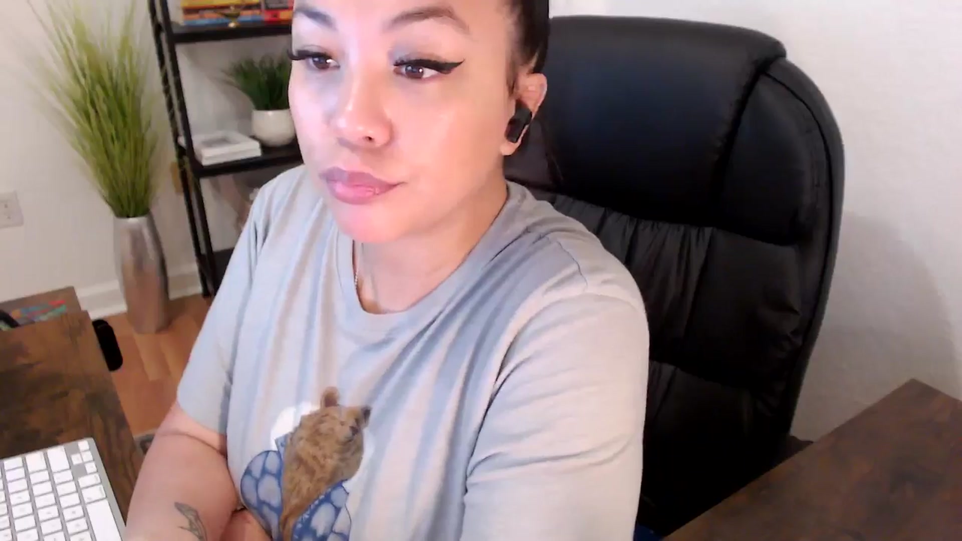 Gallery image thumbnail from MickaylaStar's myfreecams stream on, 01/22/2025, 17:30 image 16 of 20