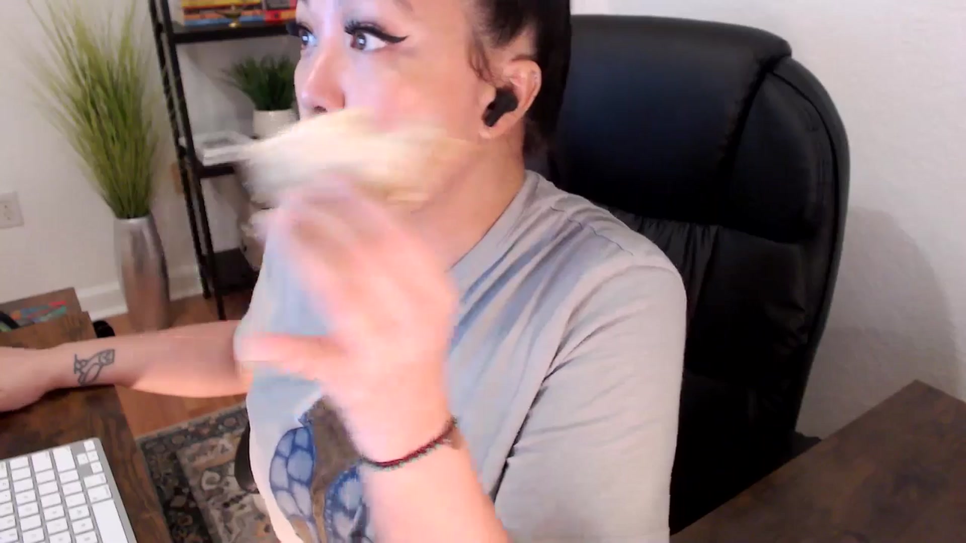 Gallery image thumbnail from MickaylaStar's myfreecams stream on, 01/22/2025, 17:30 image 8 of 20