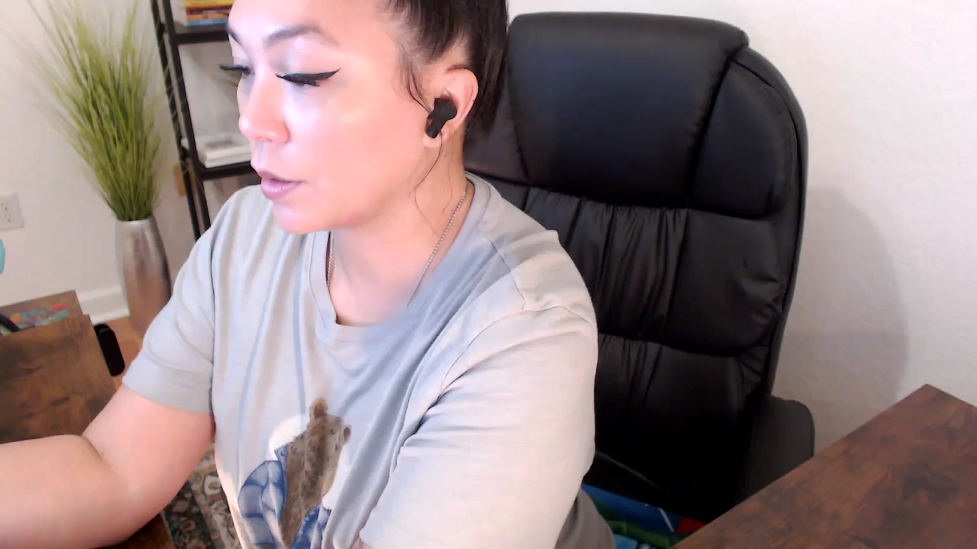 Gallery image thumbnail from MickaylaStar's myfreecams stream on, 01/22/2025, 18:23 image 4 of 20