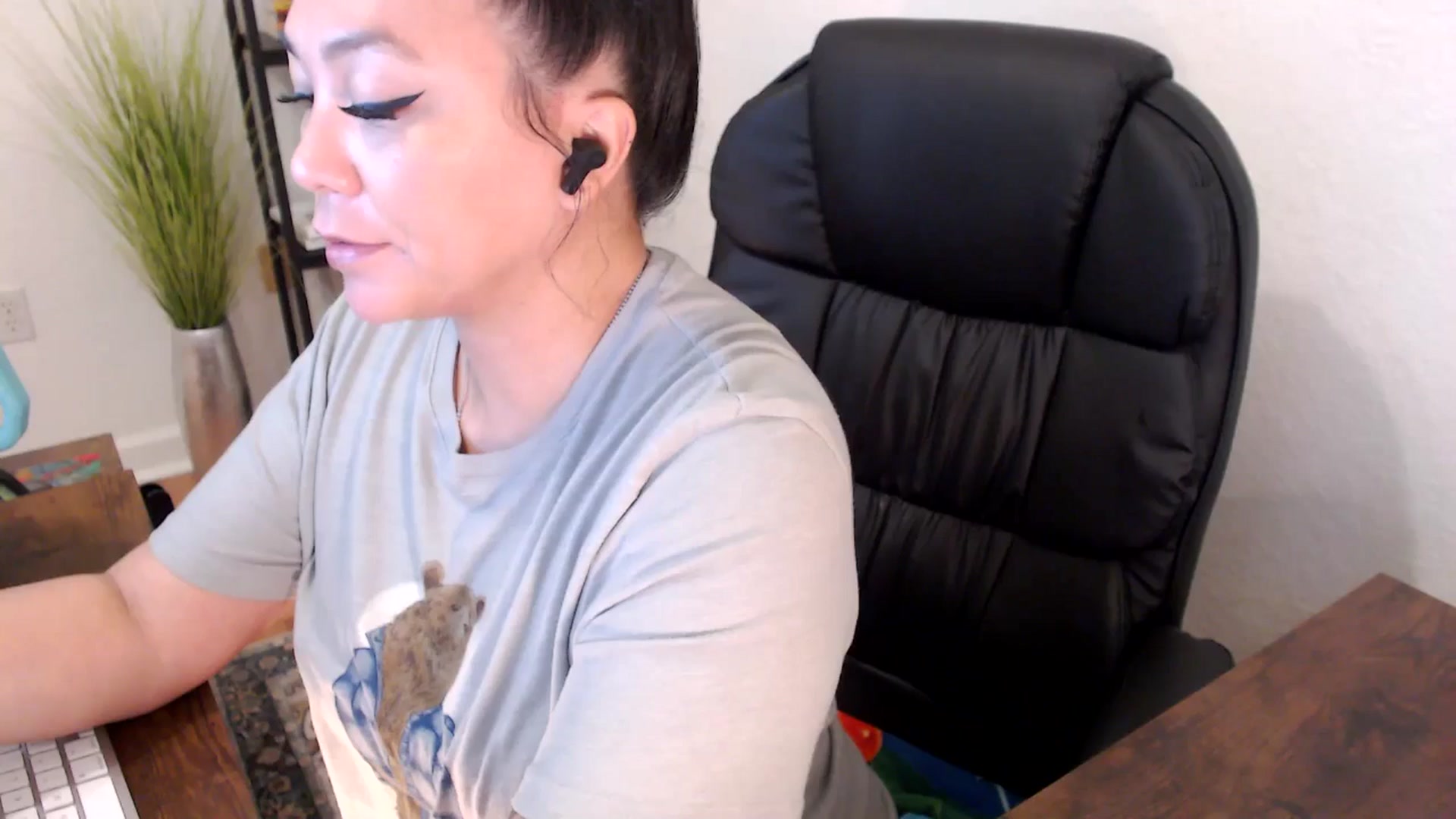 Gallery image thumbnail from MickaylaStar's myfreecams stream on, 01/22/2025, 18:23 image 15 of 20