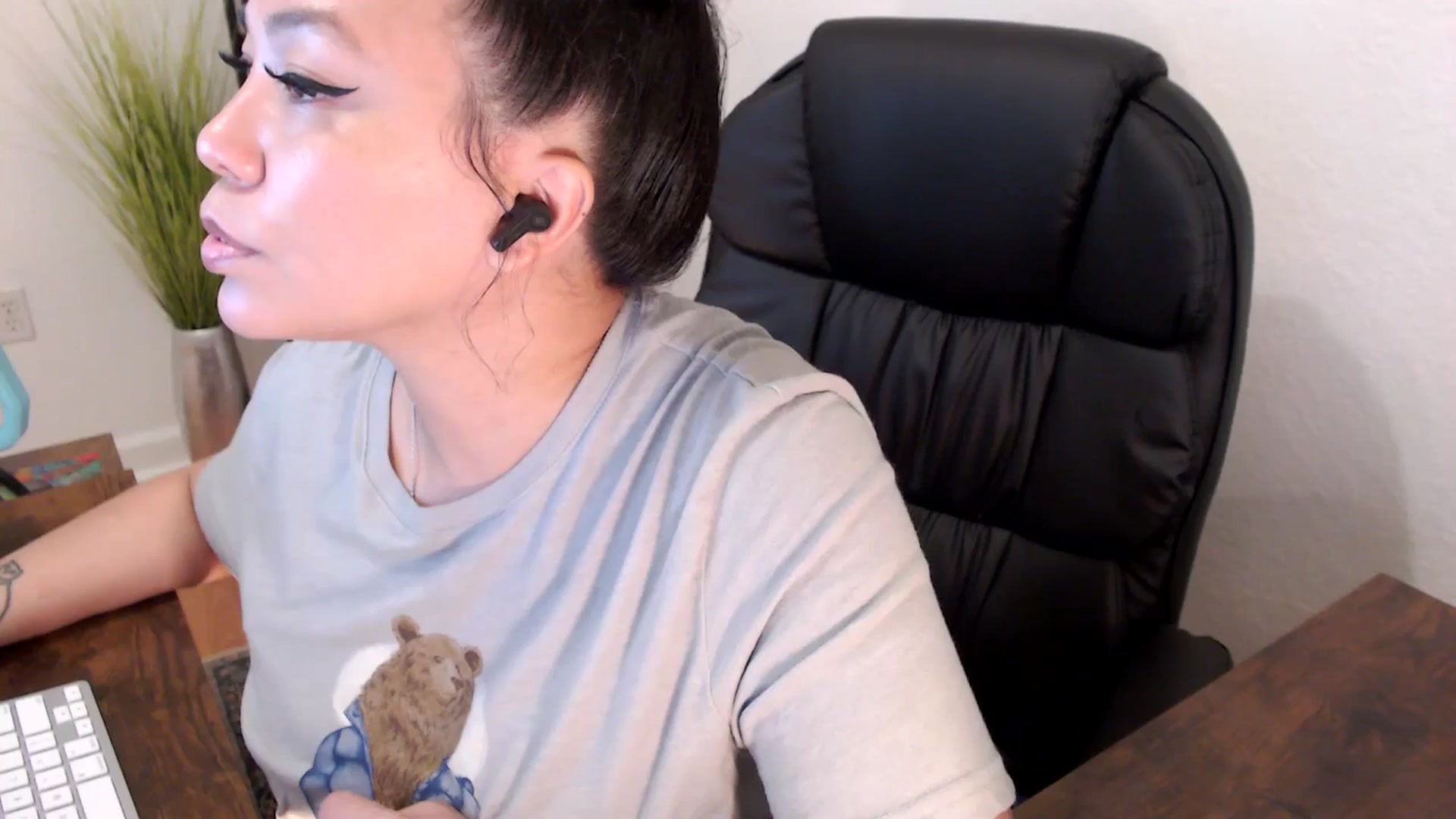 Gallery image thumbnail from MickaylaStar's myfreecams stream on, 01/22/2025, 18:23 image 14 of 20