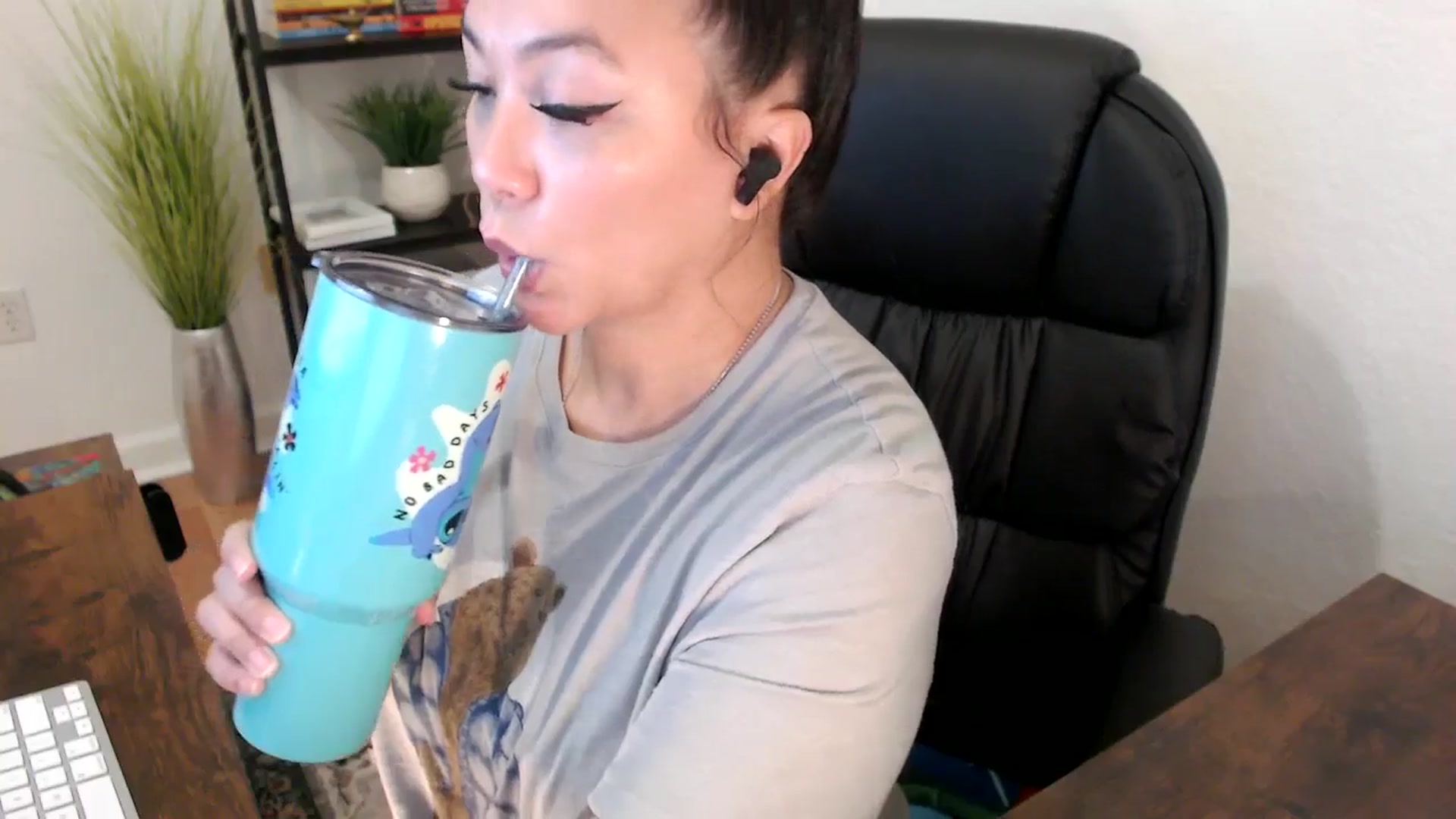 Gallery image thumbnail from MickaylaStar's myfreecams stream on, 01/22/2025, 18:23 image 18 of 20