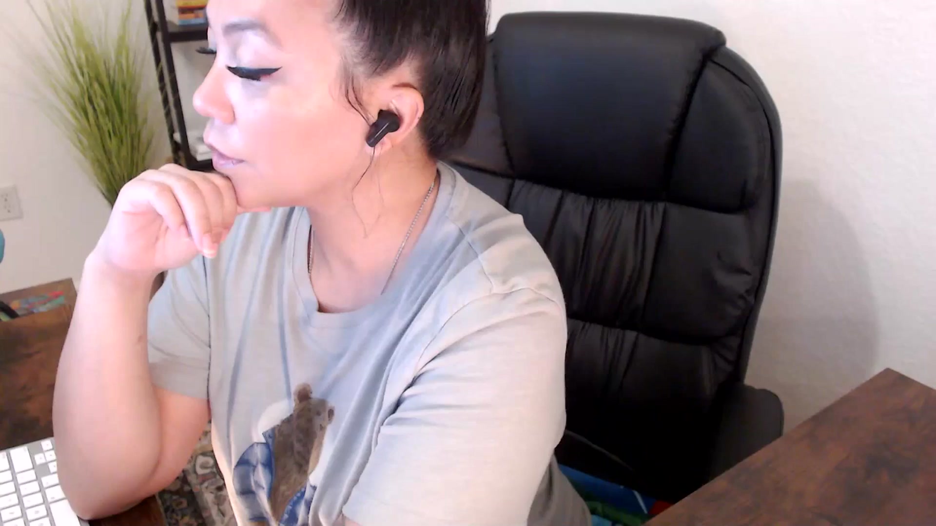 Gallery image thumbnail from MickaylaStar's myfreecams stream on, 01/22/2025, 18:23 image 5 of 20
