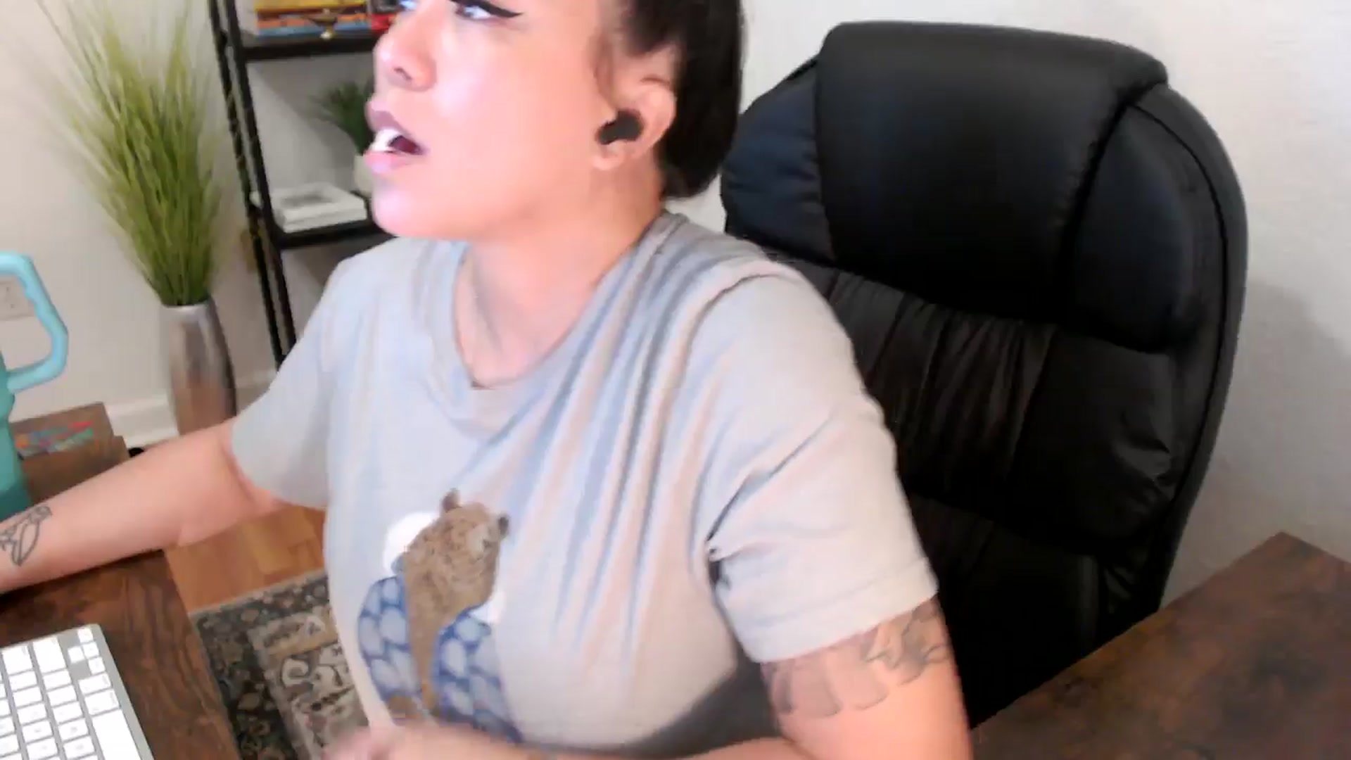 Gallery image thumbnail from MickaylaStar's myfreecams stream on, 01/22/2025, 19:01 image 17 of 20
