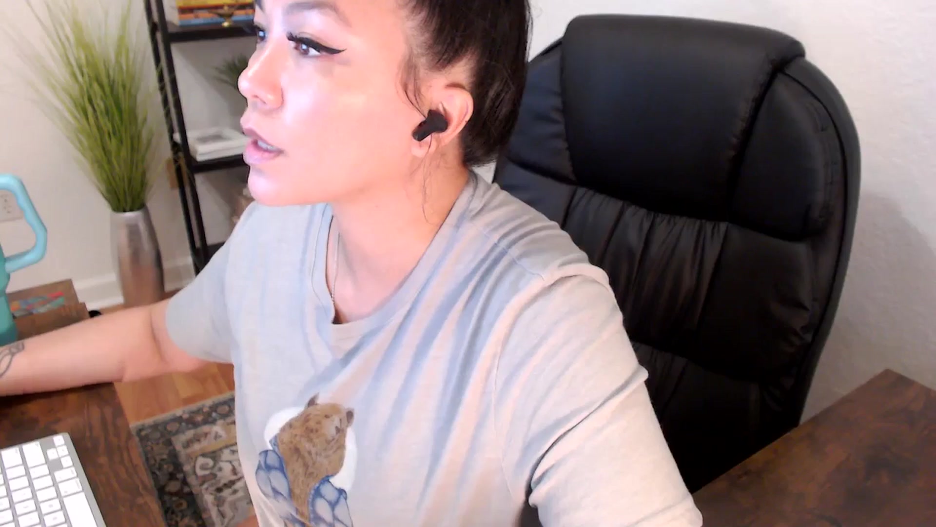 Gallery image thumbnail from MickaylaStar's myfreecams stream on, 01/22/2025, 19:01 image 10 of 20