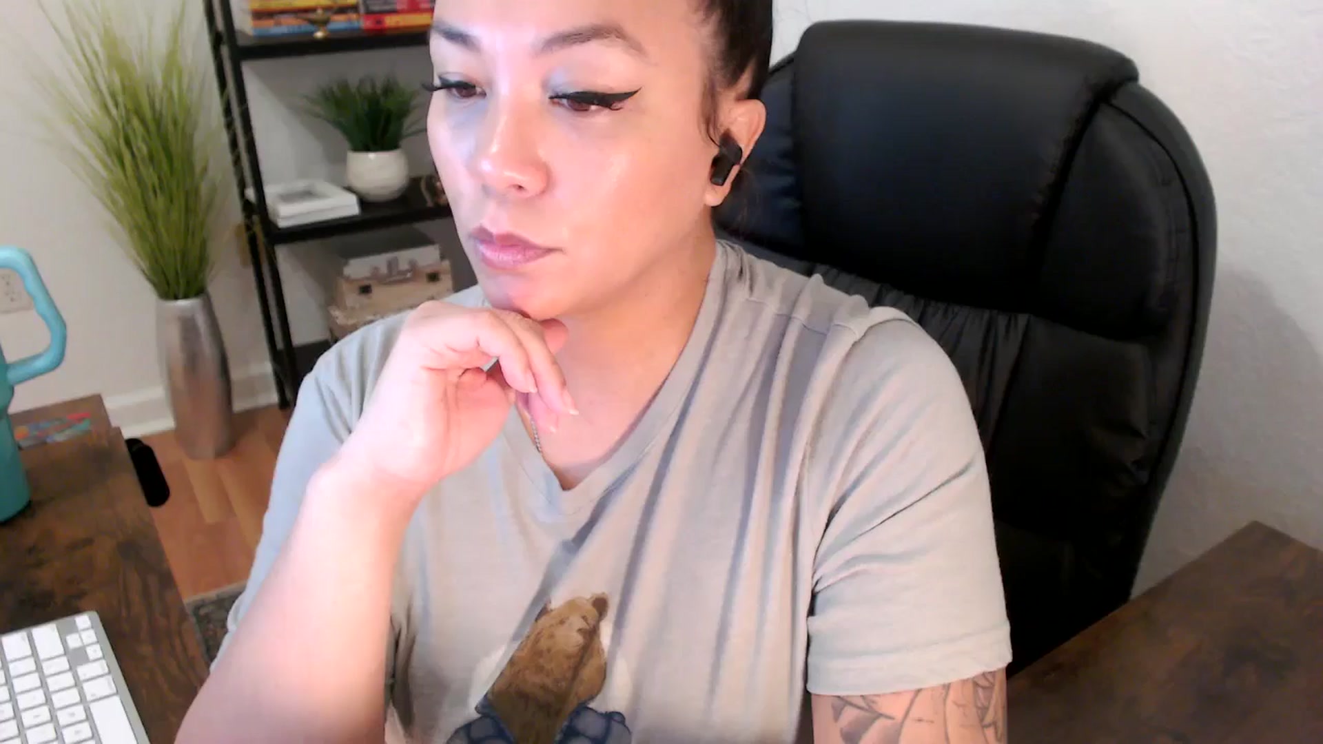 Gallery image thumbnail from MickaylaStar's myfreecams stream on, 01/22/2025, 19:01 image 15 of 20