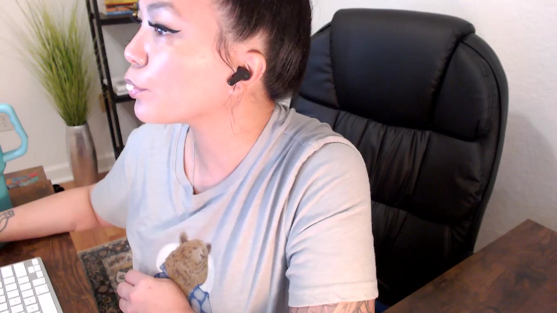 Gallery image thumbnail from MickaylaStar's myfreecams stream on, 01/22/2025, 19:01 image 13 of 20