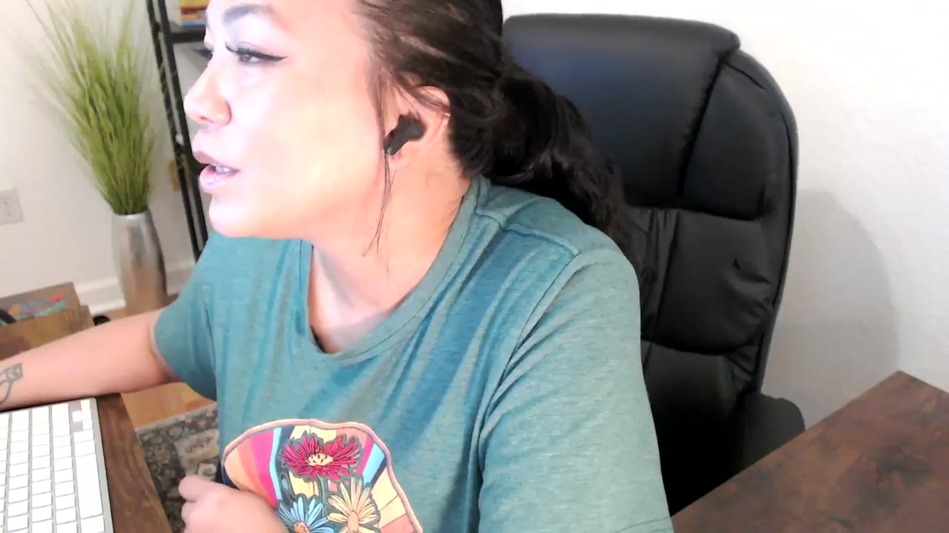 Gallery image thumbnail from MickaylaStar's myfreecams stream on, 01/23/2025, 16:35 image 13 of 20