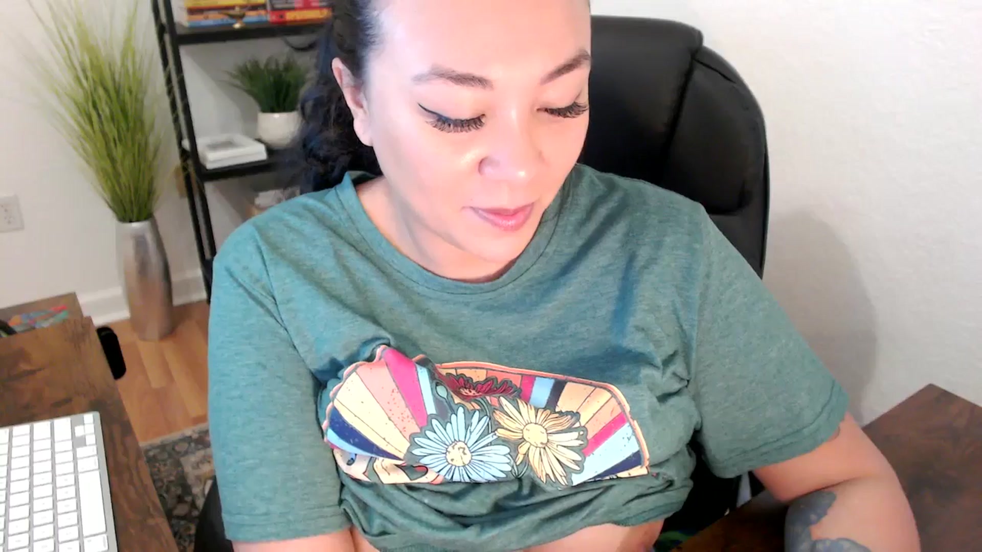 Gallery image thumbnail from MickaylaStar's myfreecams stream on, 01/23/2025, 16:35 image 15 of 20