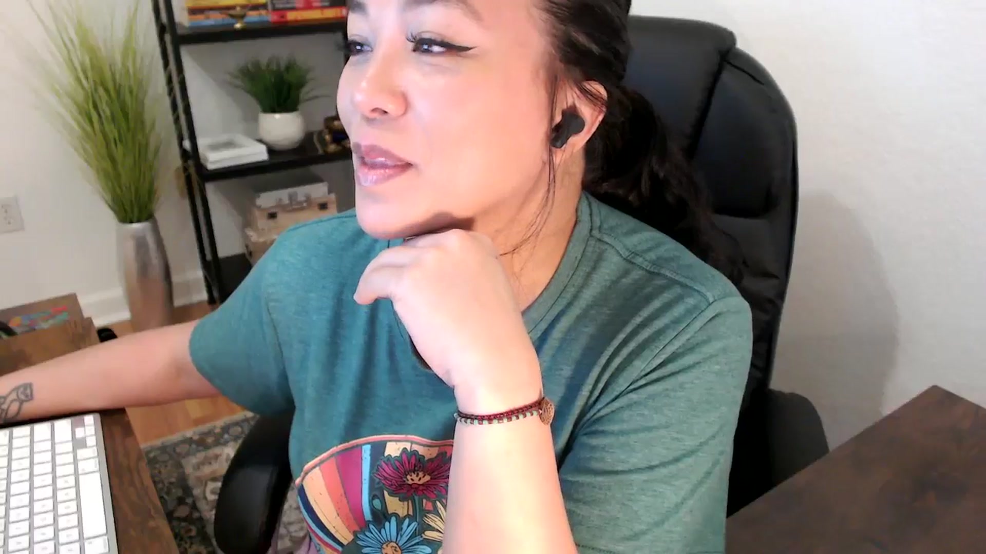 Gallery image thumbnail from MickaylaStar's myfreecams stream on, 01/23/2025, 16:35 image 12 of 20