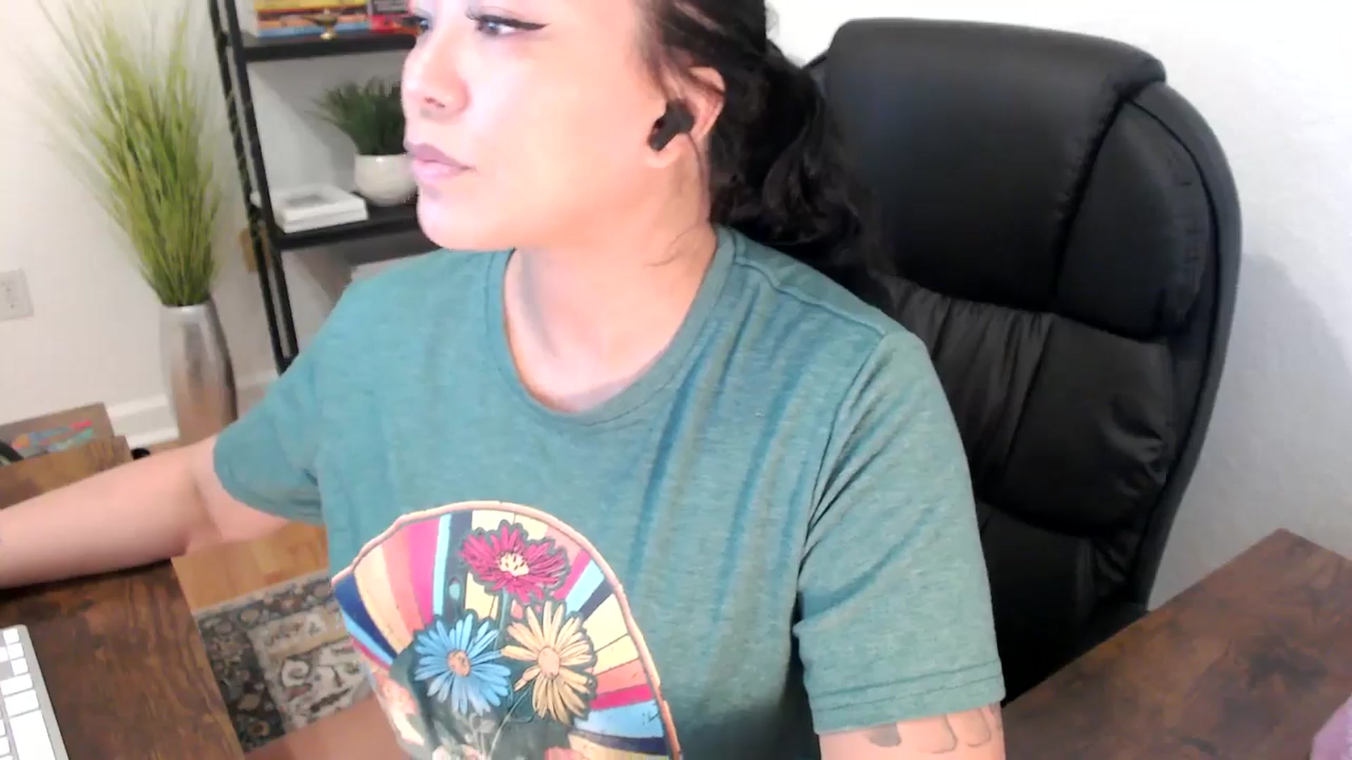 Gallery image thumbnail from MickaylaStar's myfreecams stream on, 01/23/2025, 17:08 image 11 of 20
