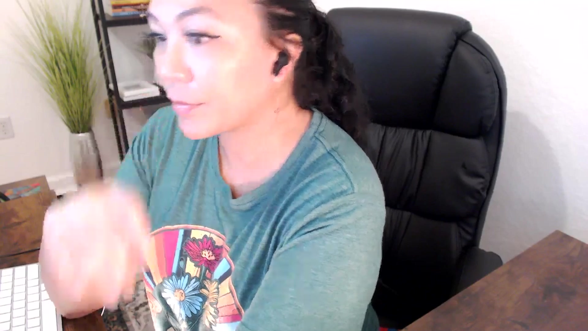 Gallery image thumbnail from MickaylaStar's myfreecams stream on, 01/23/2025, 18:02 image 6 of 20