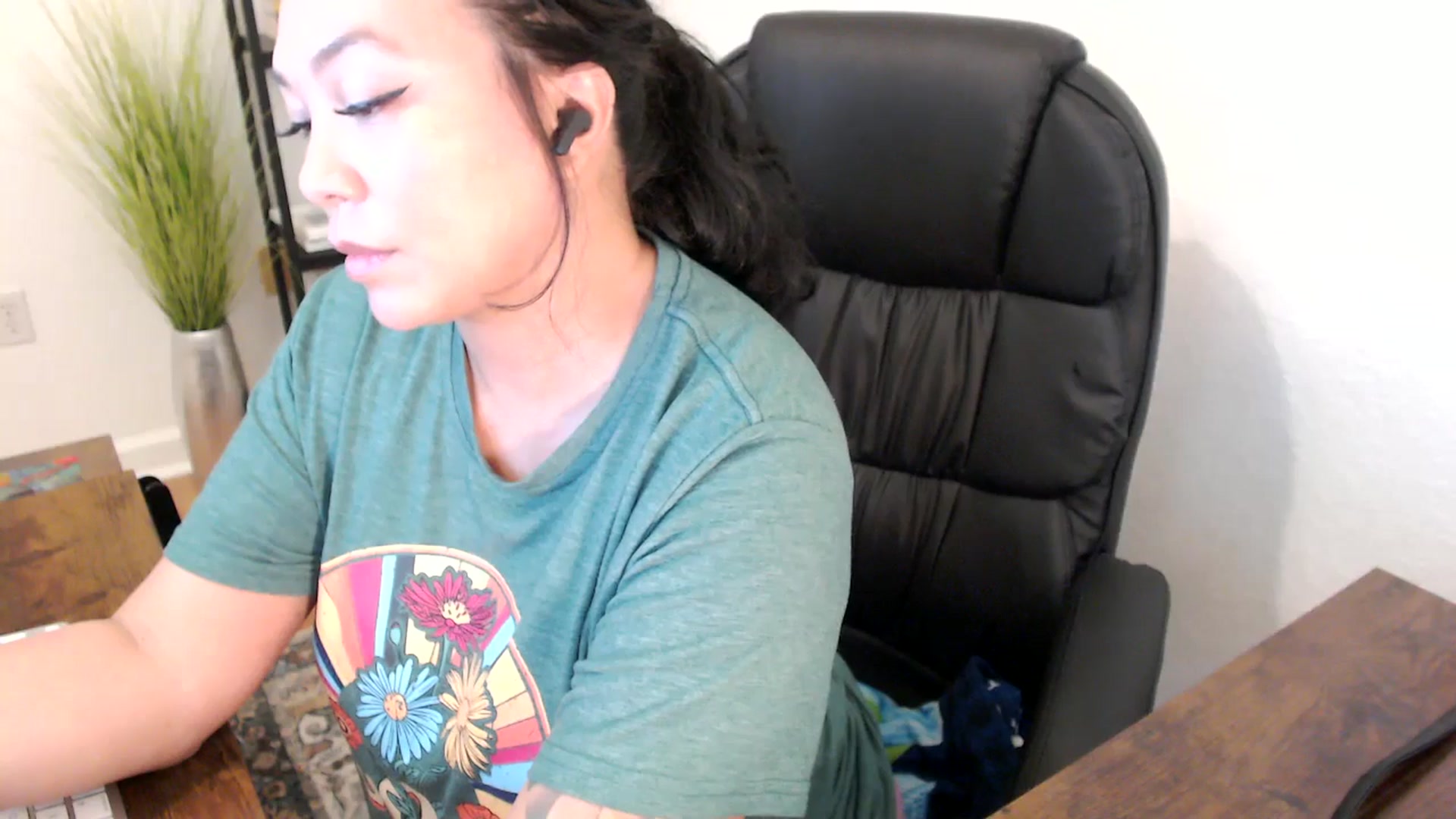 Gallery image thumbnail from MickaylaStar's myfreecams stream on, 01/23/2025, 21:55 image 18 of 20