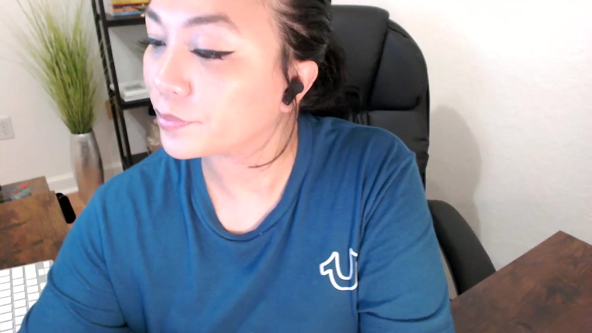 Gallery image thumbnail from MickaylaStar's myfreecams stream on, 01/24/2025, 16:37 image 13 of 20