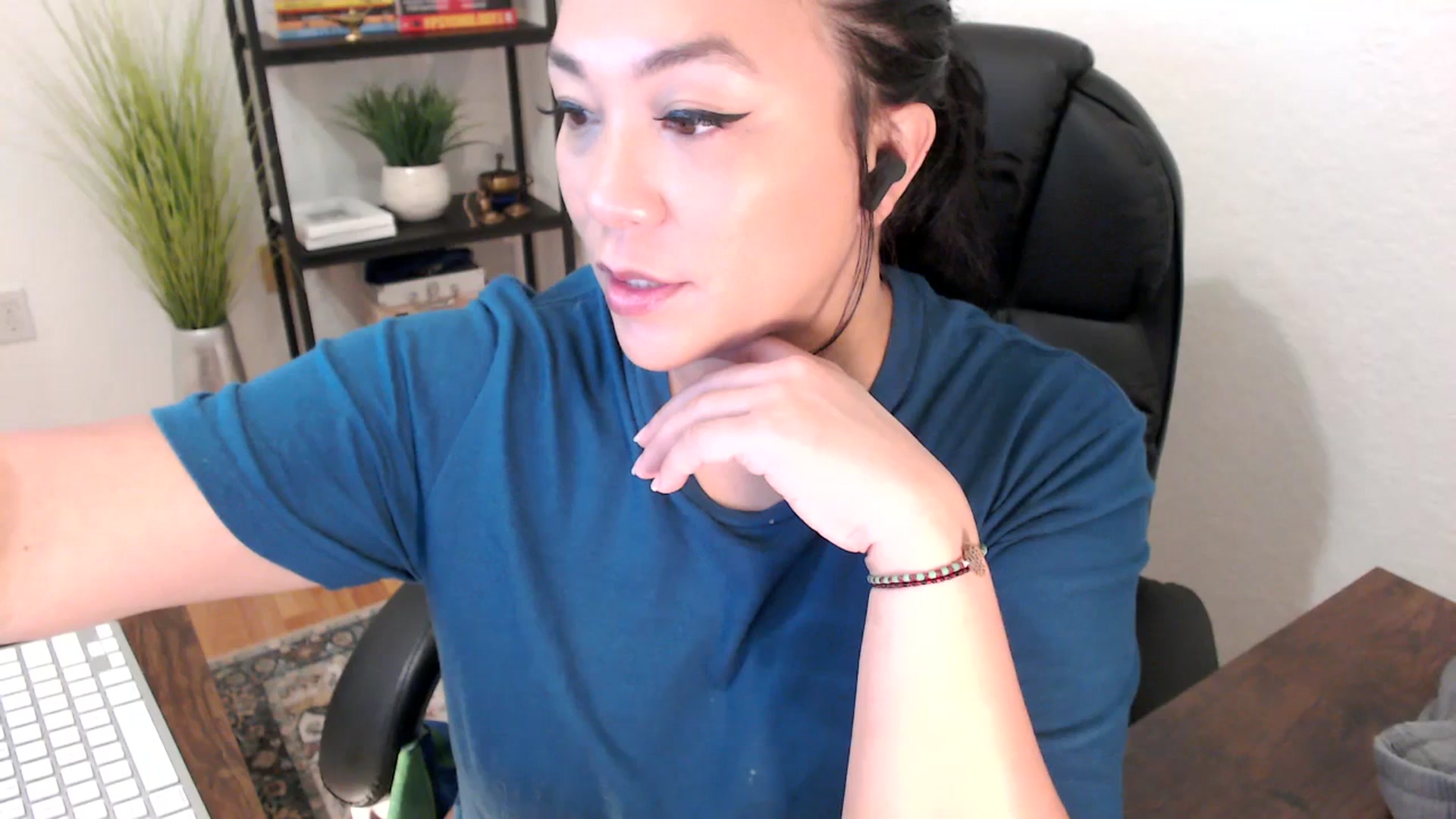 Gallery image thumbnail from MickaylaStar's myfreecams stream on, 01/24/2025, 16:37 image 1 of 20