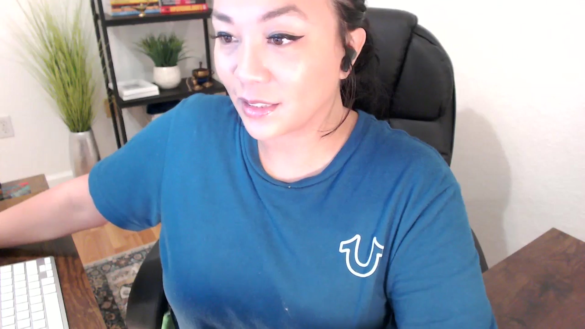Gallery image thumbnail from MickaylaStar's myfreecams stream on, 01/24/2025, 16:37 image 7 of 20