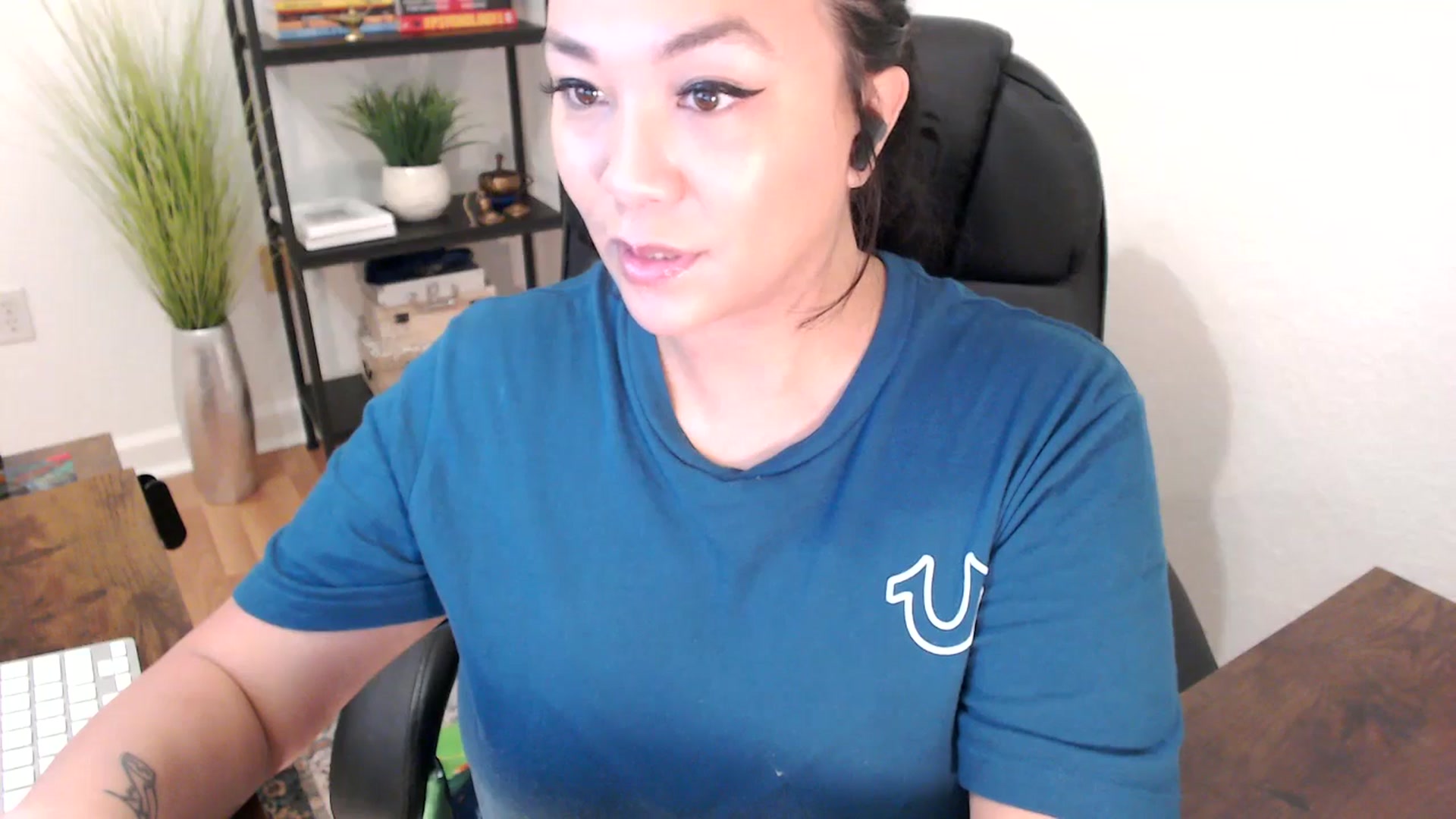 Gallery image thumbnail from MickaylaStar's myfreecams stream on, 01/24/2025, 16:37 image 8 of 20