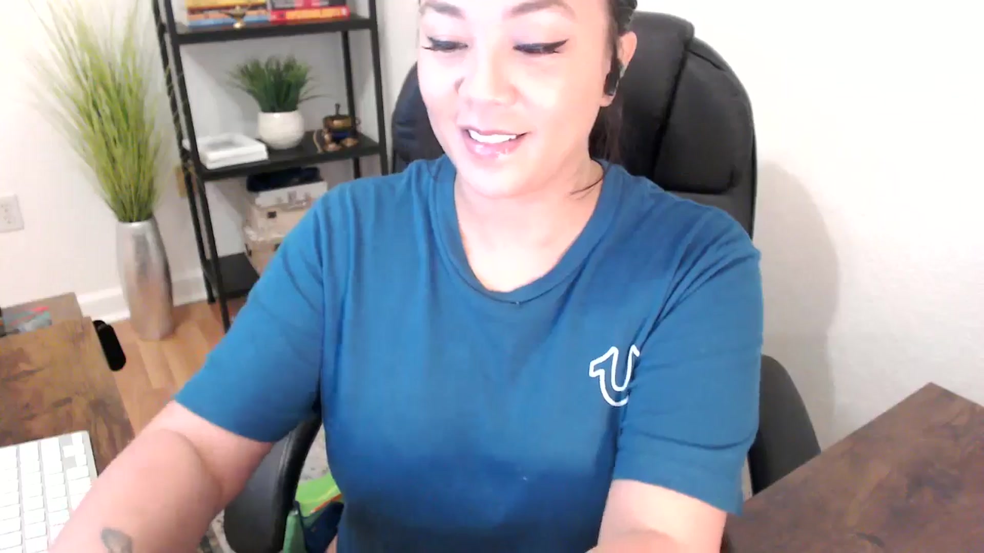Gallery image thumbnail from MickaylaStar's myfreecams stream on, 01/24/2025, 16:37 image 15 of 20