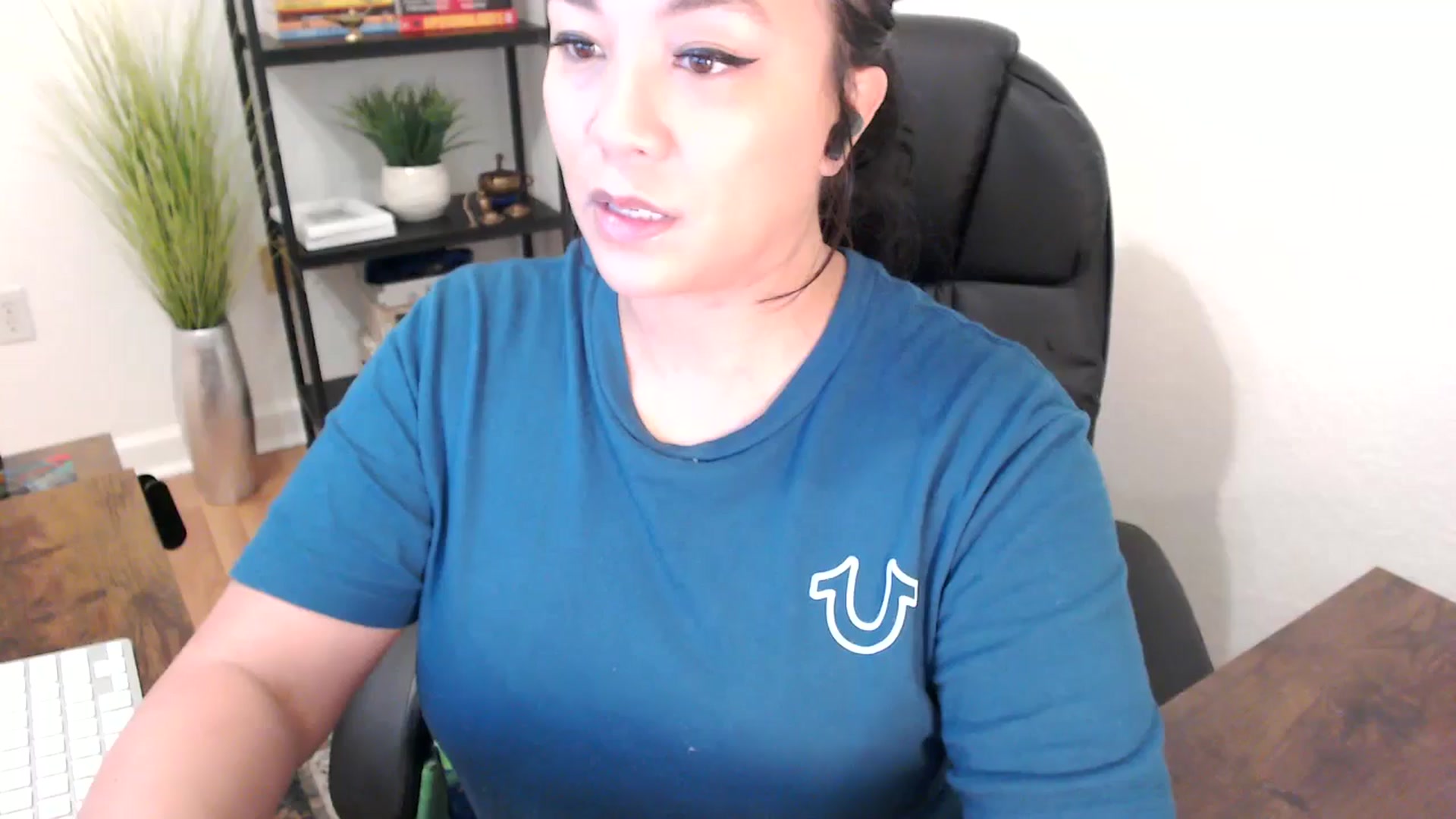 Gallery image thumbnail from MickaylaStar's myfreecams stream on, 01/24/2025, 16:37 image 18 of 20