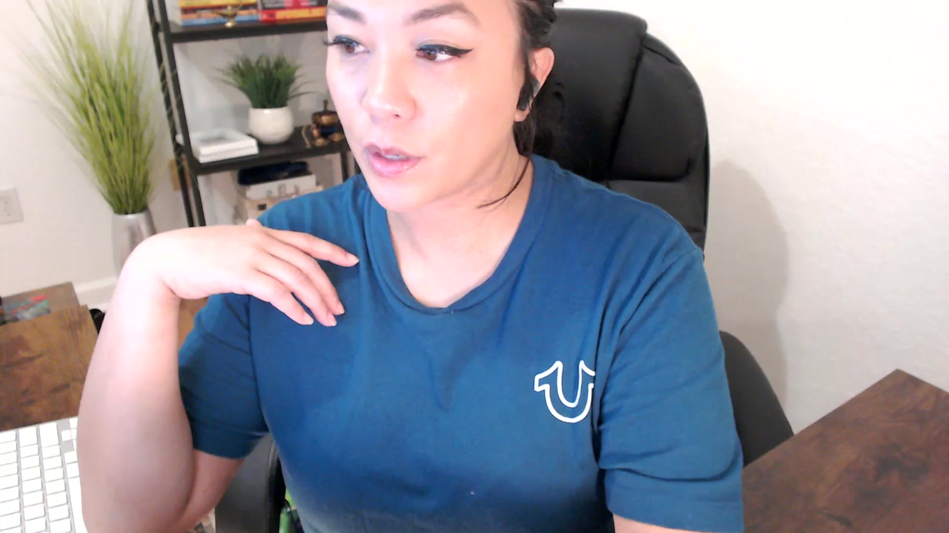 Gallery image thumbnail from MickaylaStar's myfreecams stream on, 01/24/2025, 16:37 image 10 of 20