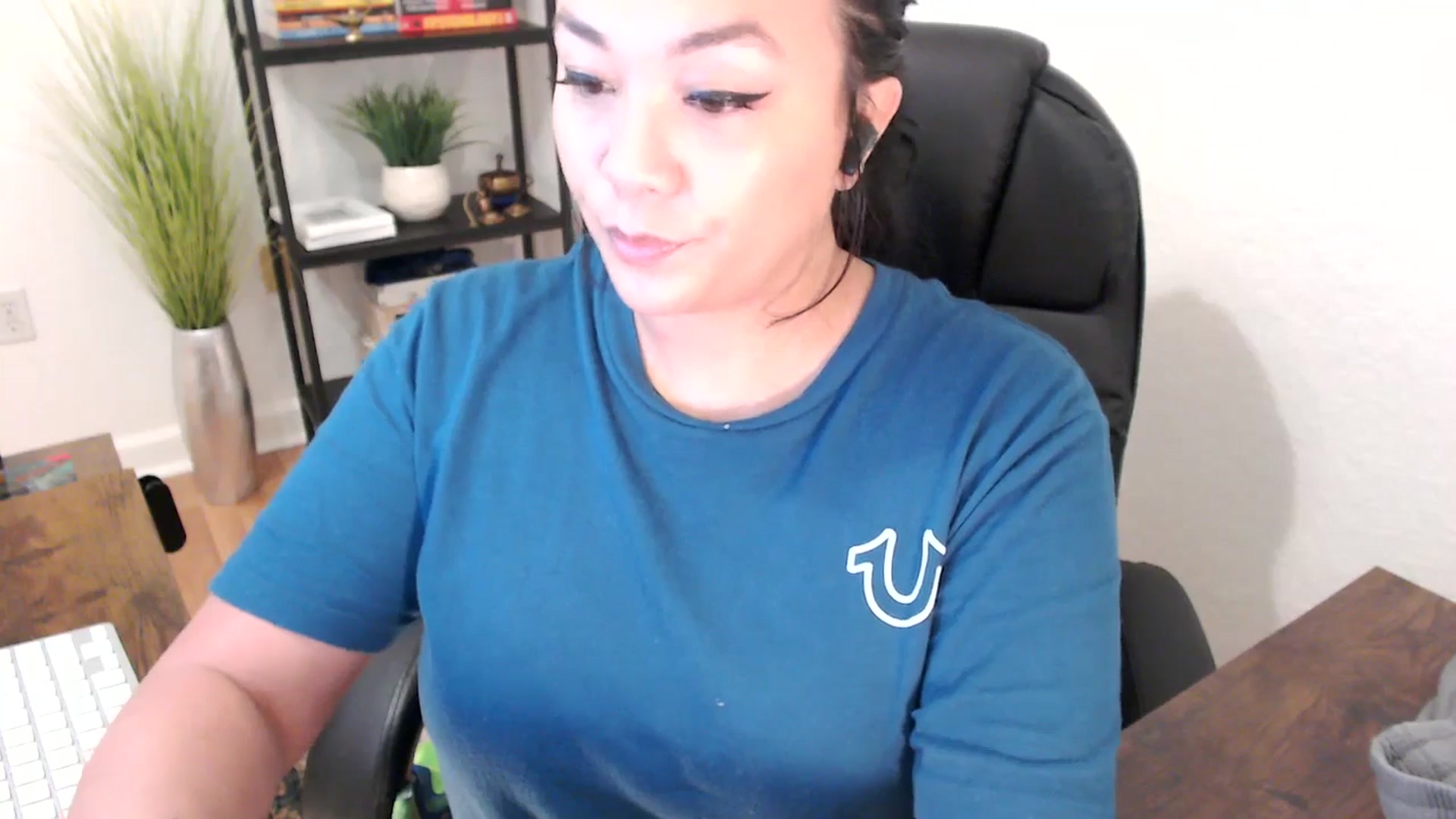 Gallery image thumbnail from MickaylaStar's myfreecams stream on, 01/24/2025, 16:37 image 4 of 20