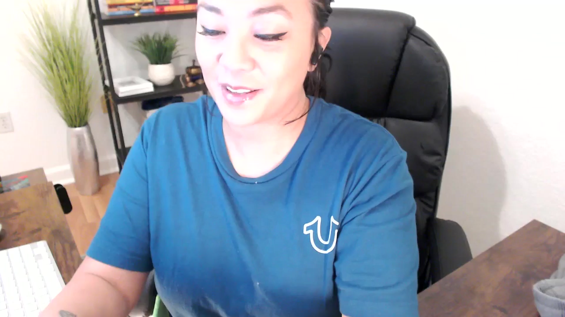 Gallery image thumbnail from MickaylaStar's myfreecams stream on, 01/24/2025, 16:37 image 2 of 20