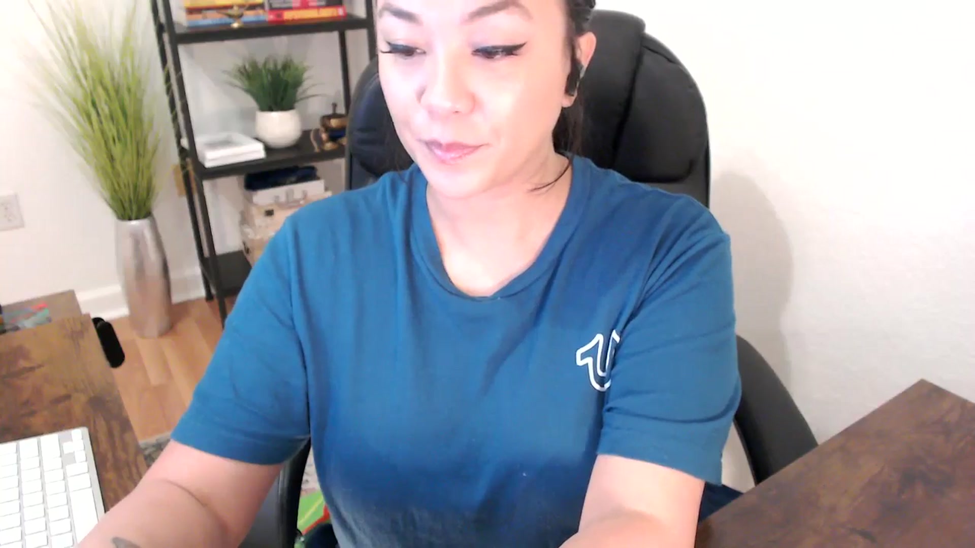 Gallery image thumbnail from MickaylaStar's myfreecams stream on, 01/24/2025, 16:37 image 11 of 20