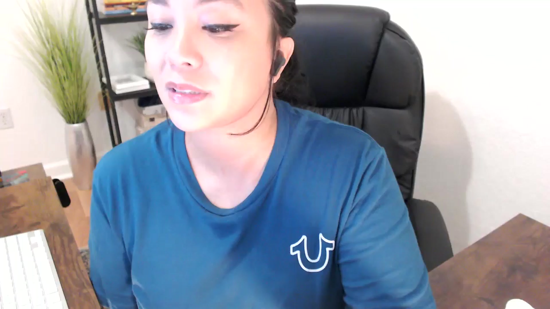 Gallery image thumbnail from MickaylaStar's myfreecams stream on, 01/24/2025, 17:15 image 6 of 20
