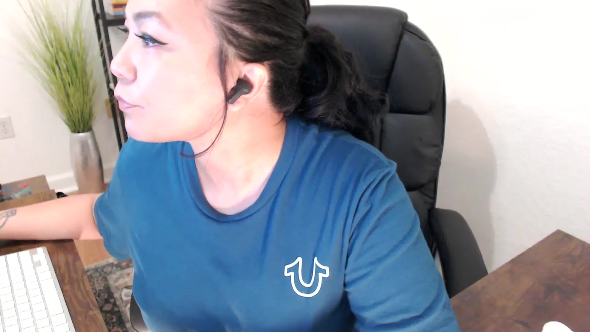 Gallery image thumbnail from MickaylaStar's myfreecams stream on, 01/24/2025, 17:15 image 5 of 20