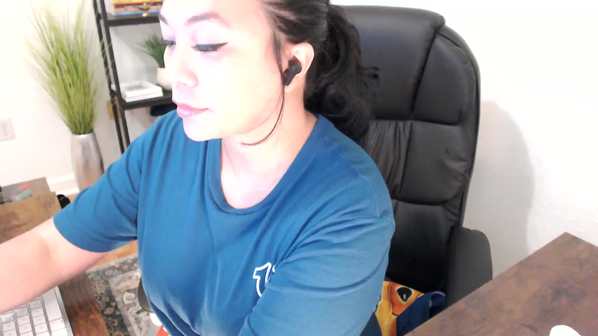 Gallery image thumbnail from MickaylaStar's myfreecams stream on, 01/24/2025, 17:15 image 7 of 20