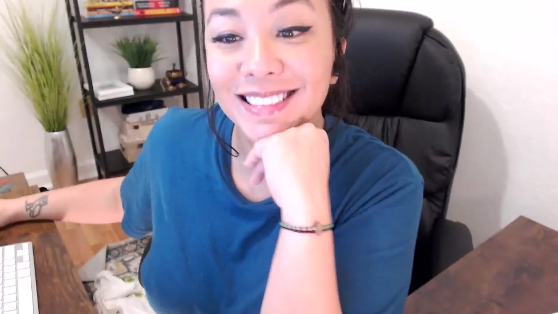 Gallery image thumbnail from MickaylaStar's myfreecams stream on, 01/24/2025, 19:47 image 3 of 20