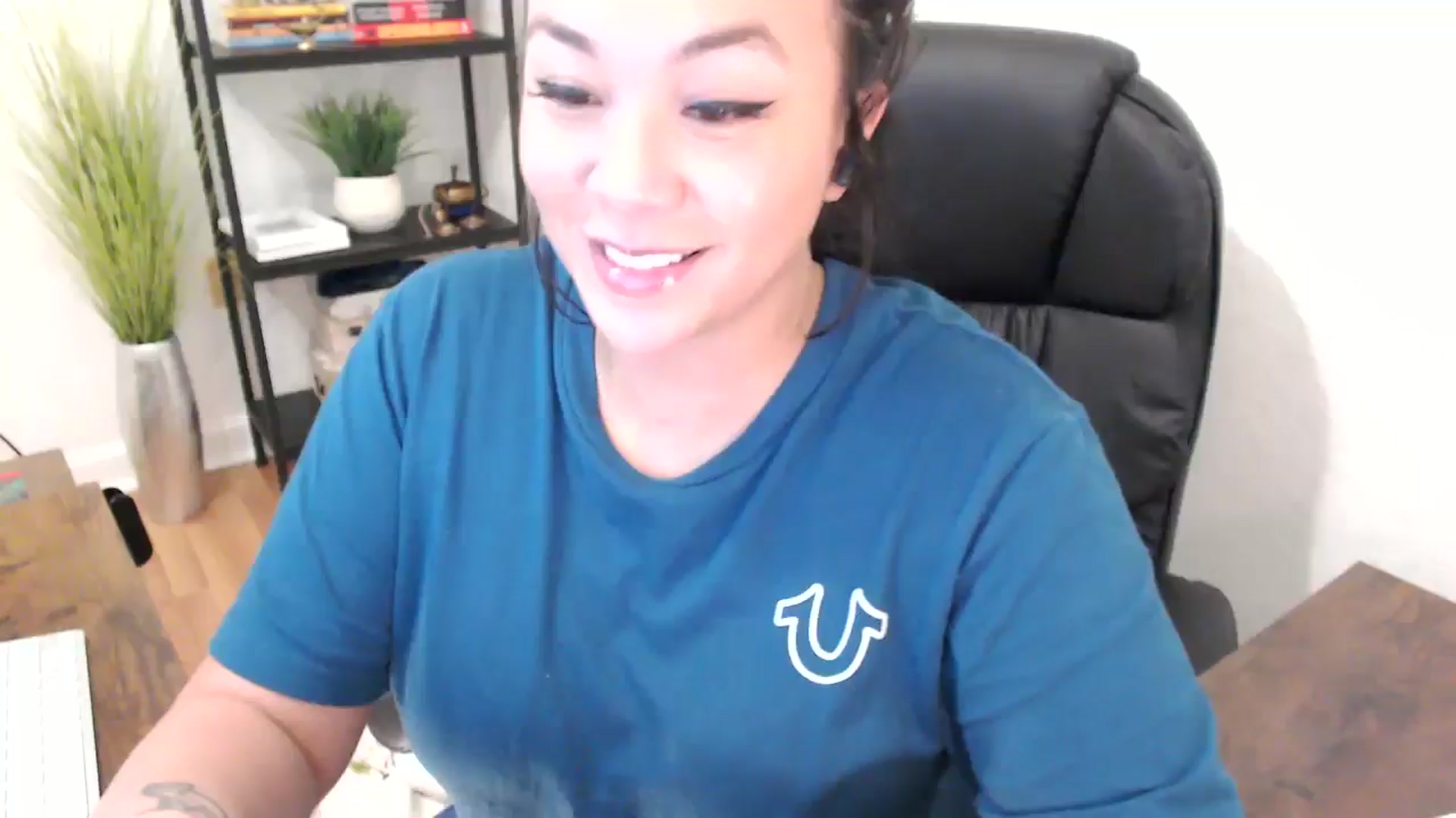Gallery image thumbnail from MickaylaStar's myfreecams stream on, 01/24/2025, 19:47 image 5 of 20