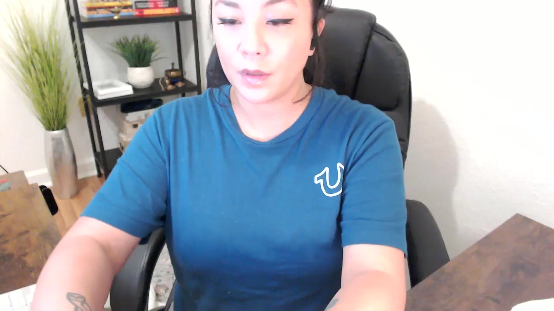 Gallery image thumbnail from MickaylaStar's myfreecams stream on, 01/24/2025, 20:31 image 18 of 20