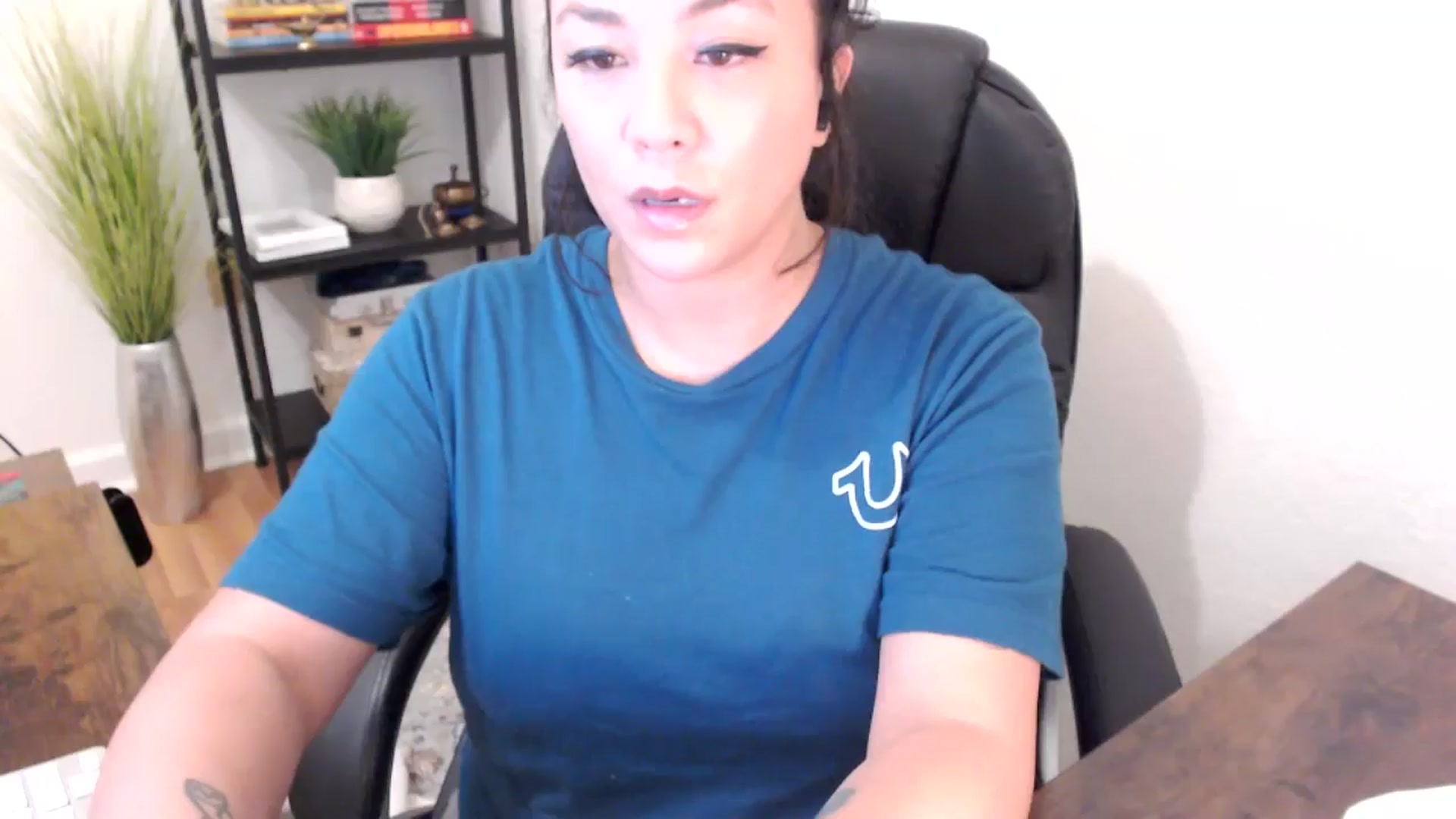 Gallery image thumbnail from MickaylaStar's myfreecams stream on, 01/24/2025, 20:31 image 17 of 20