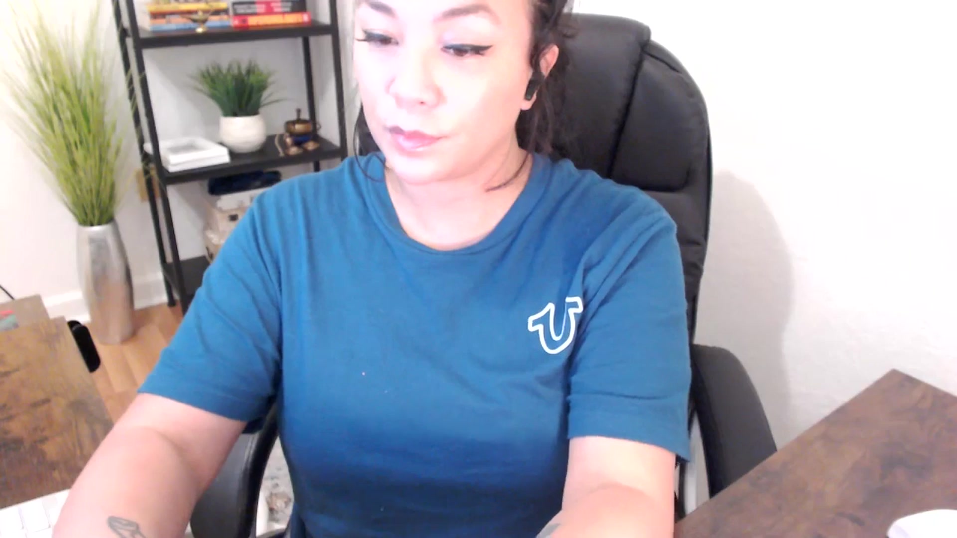 Gallery image thumbnail from MickaylaStar's myfreecams stream on, 01/24/2025, 20:31 image 9 of 20